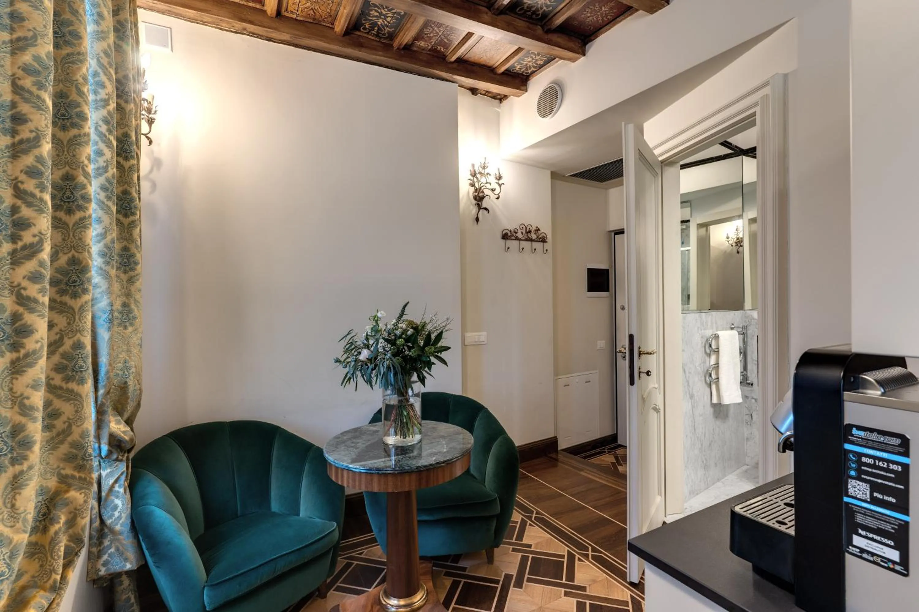 Lounge or bar in Hotel Santa Marta Suites