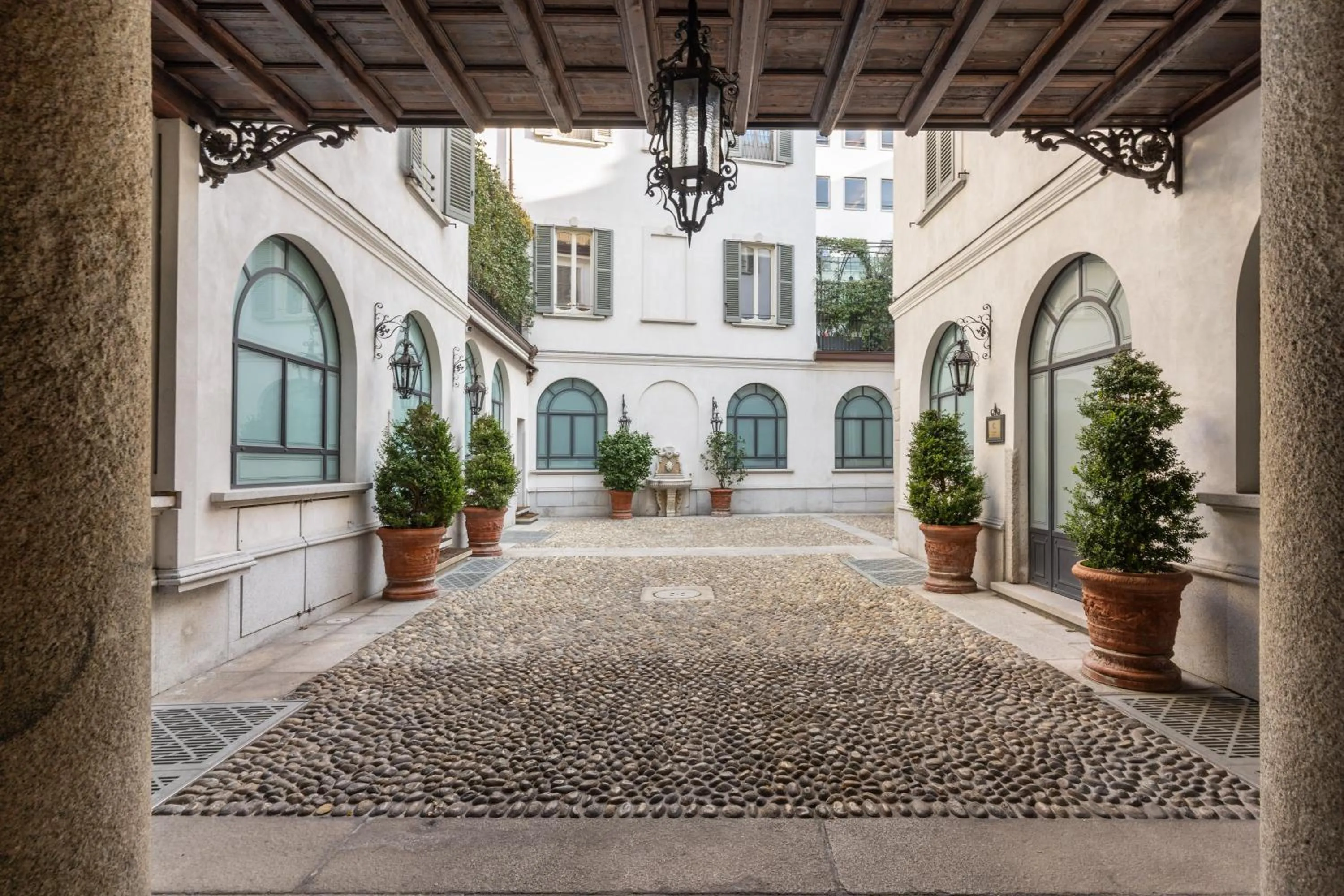Inner courtyard view in Hotel Santa Marta Suites