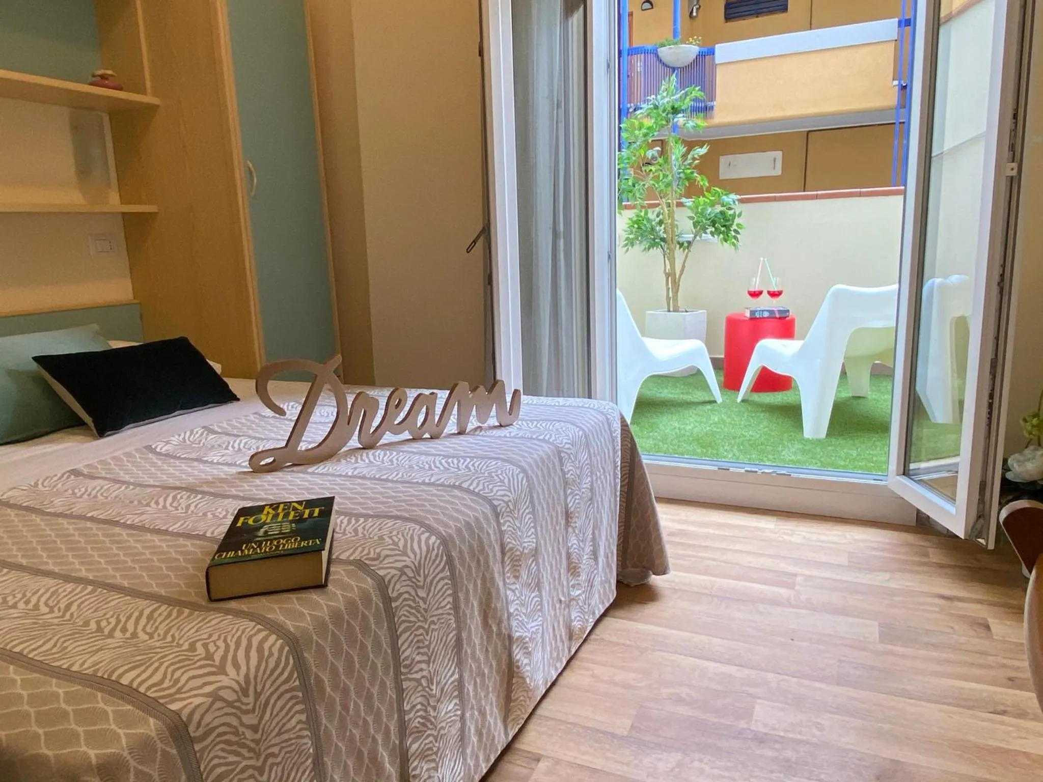 Bedroom in Hotel Jumbo