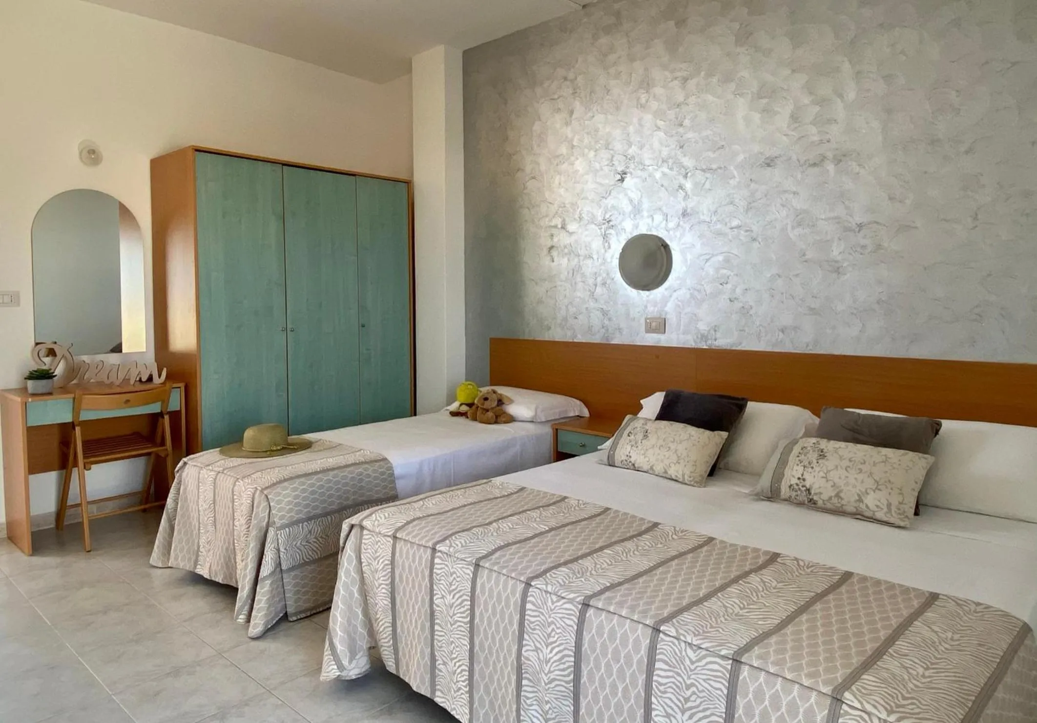 Bedroom in Hotel Jumbo