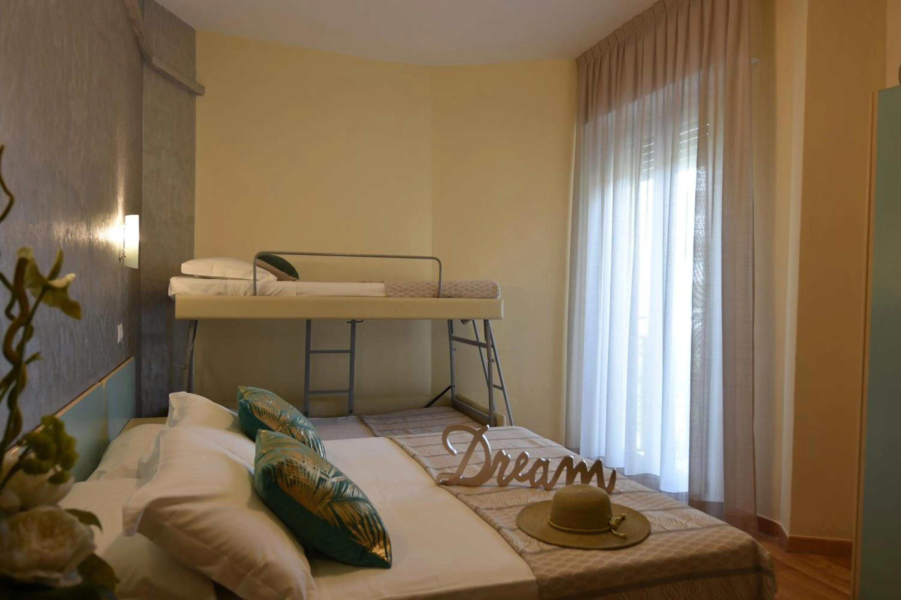 bunk bed in Hotel Jumbo