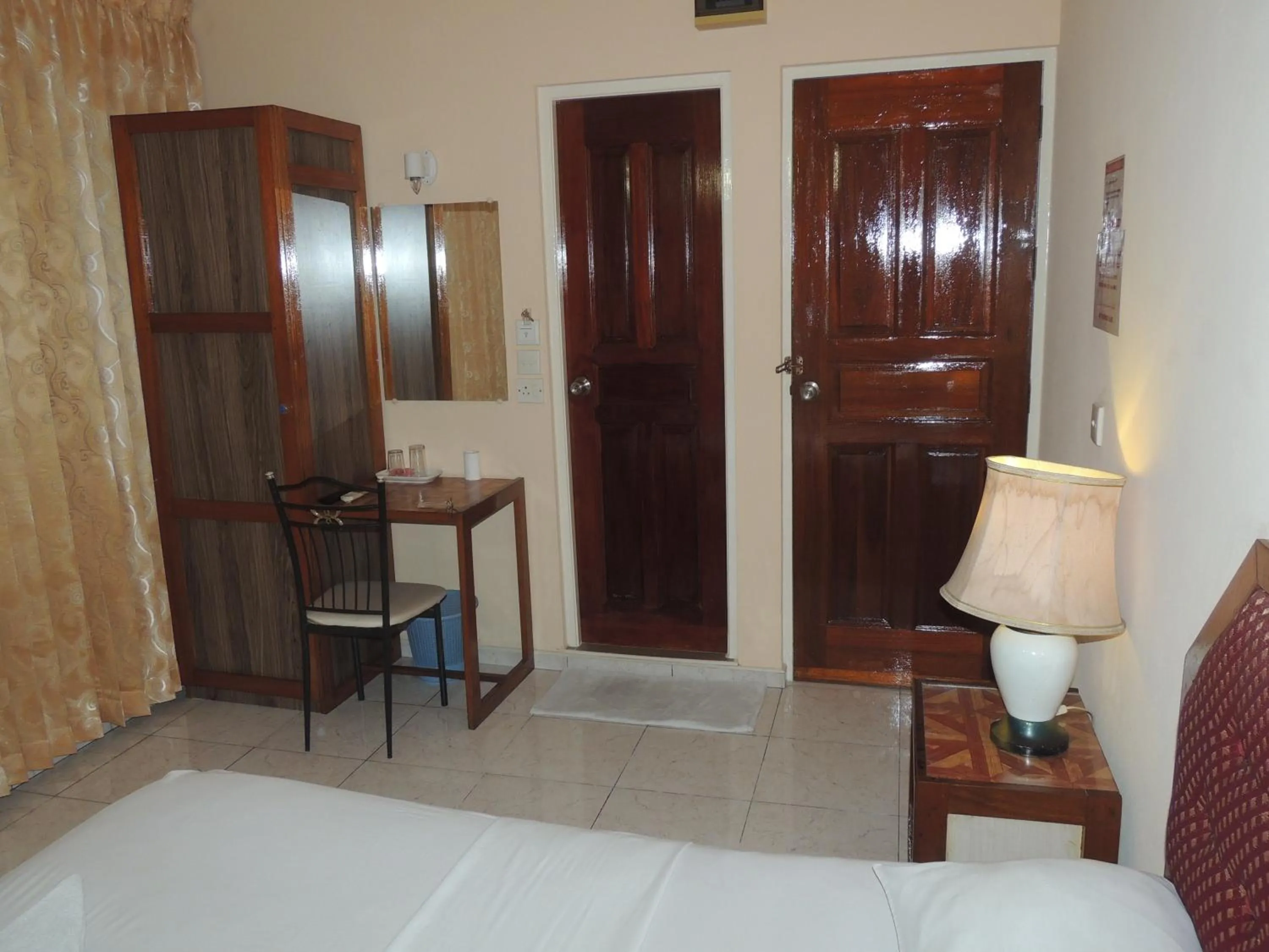 Photo of the whole room in Off Day Inn