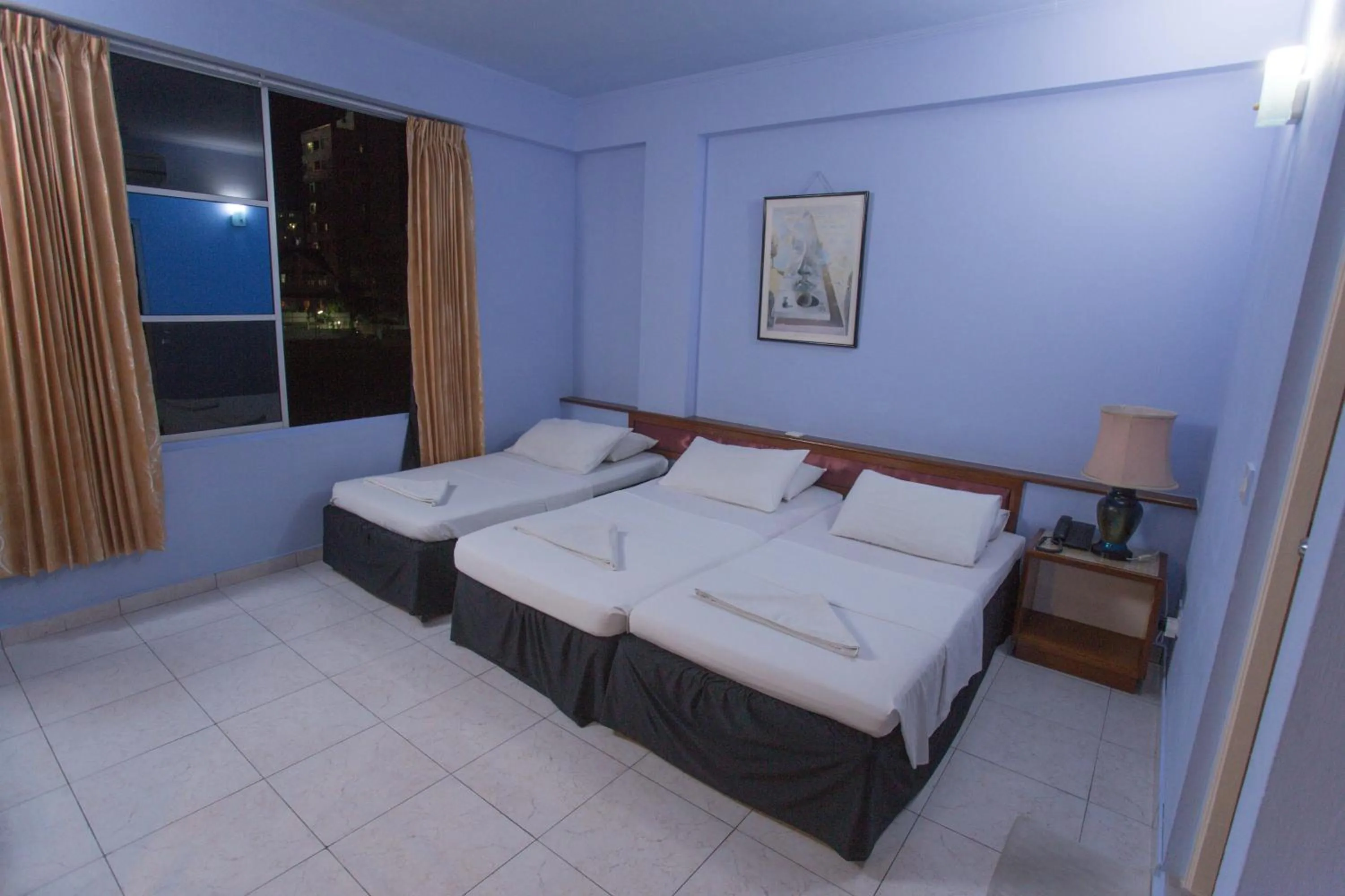 Bird's eye view, Bed in Off Day Inn