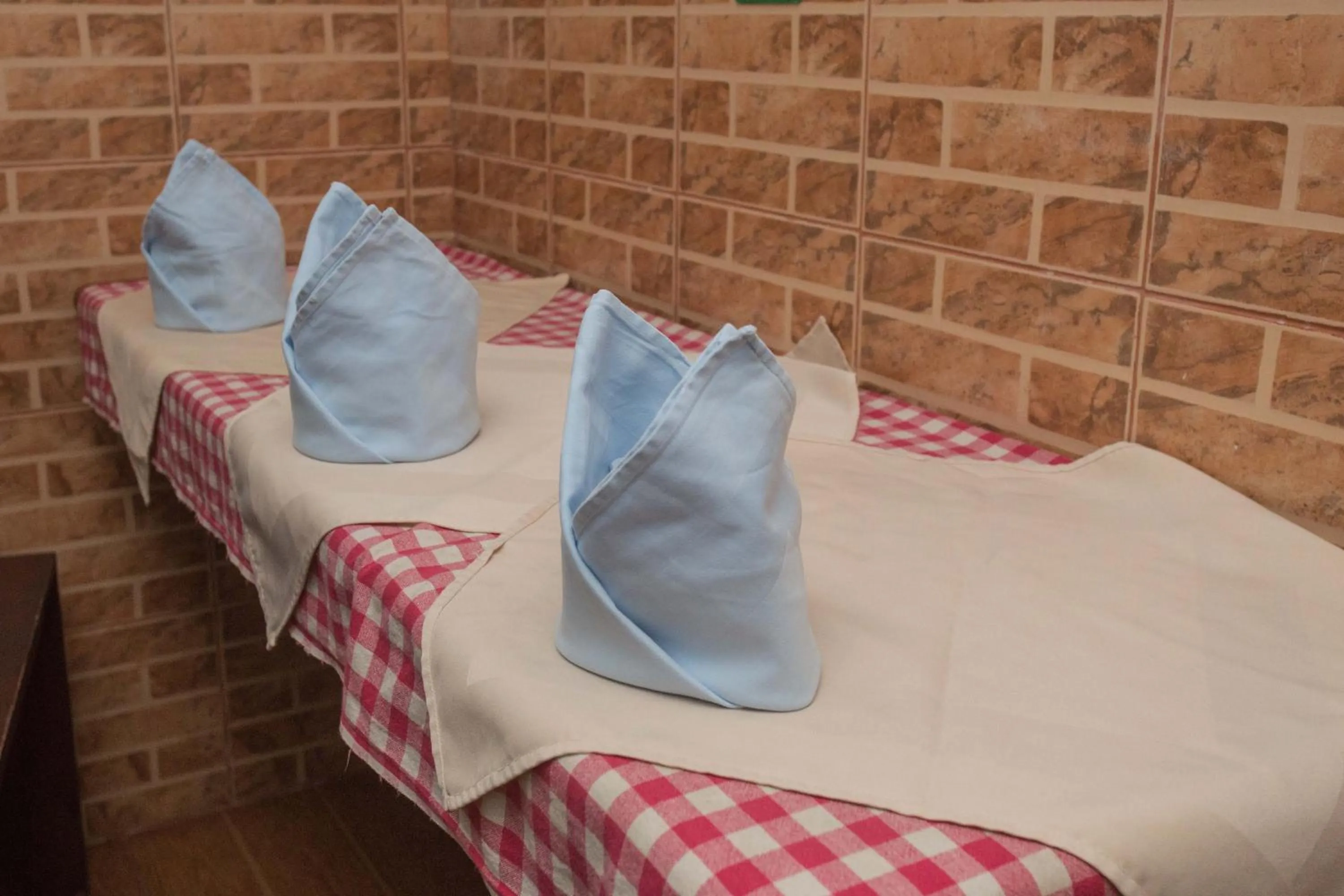 Restaurant/places to eat, Bed in Off Day Inn