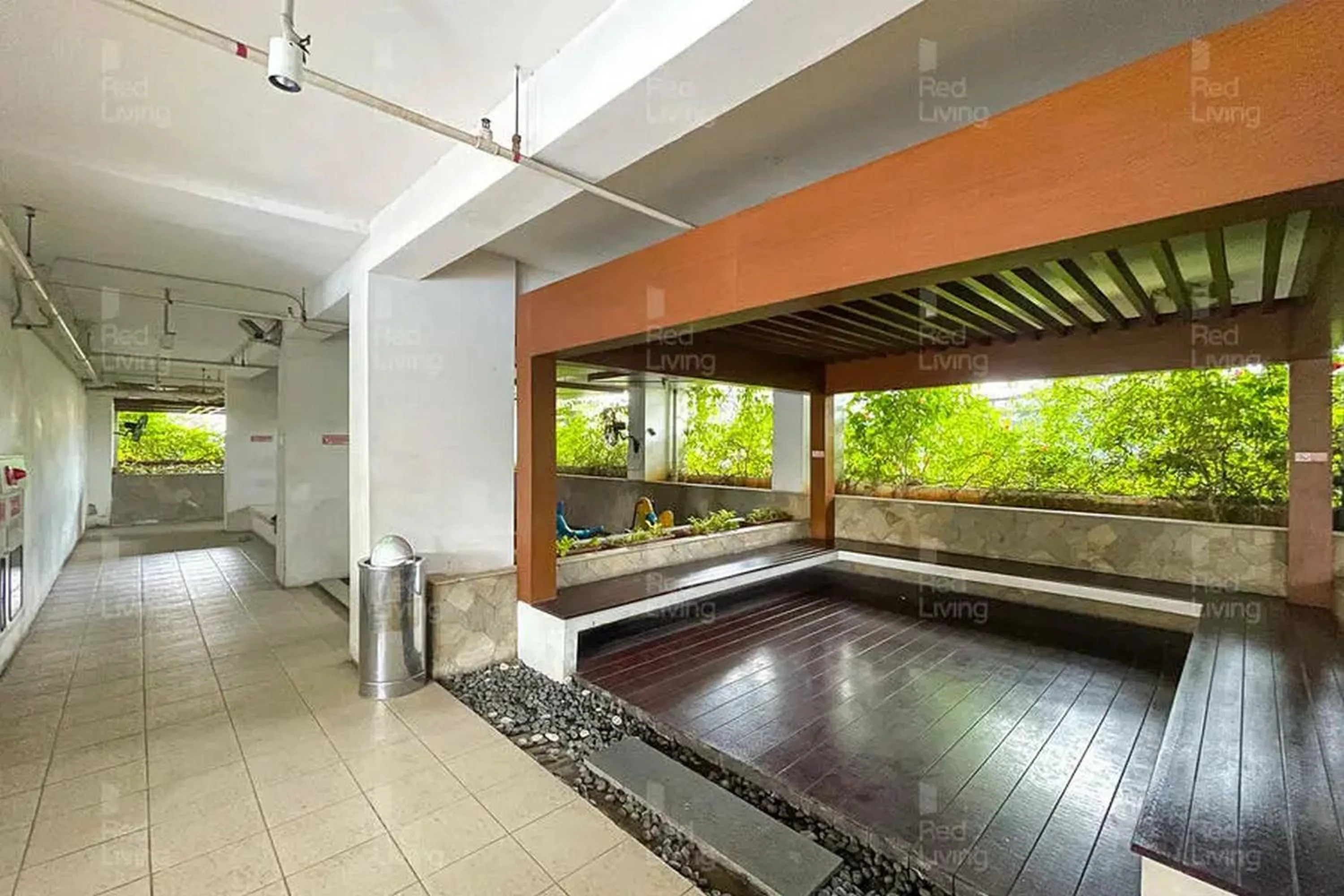 Seating area in RedLiving Apartemen Bassura City - Byrin Property Tower Heliconia