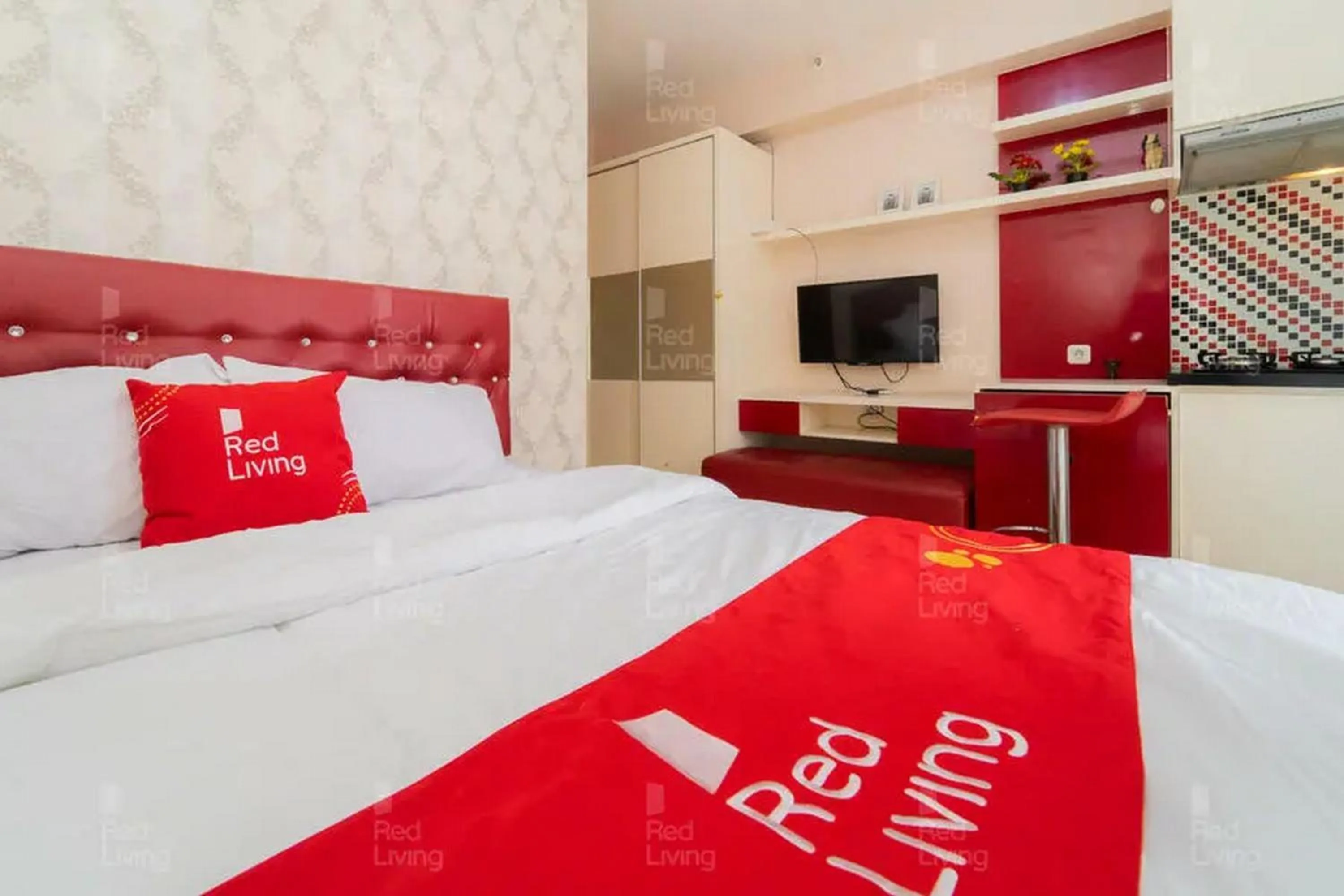 Bedroom, Bed in RedLiving Apartemen Bassura City - Byrin Property Tower Heliconia