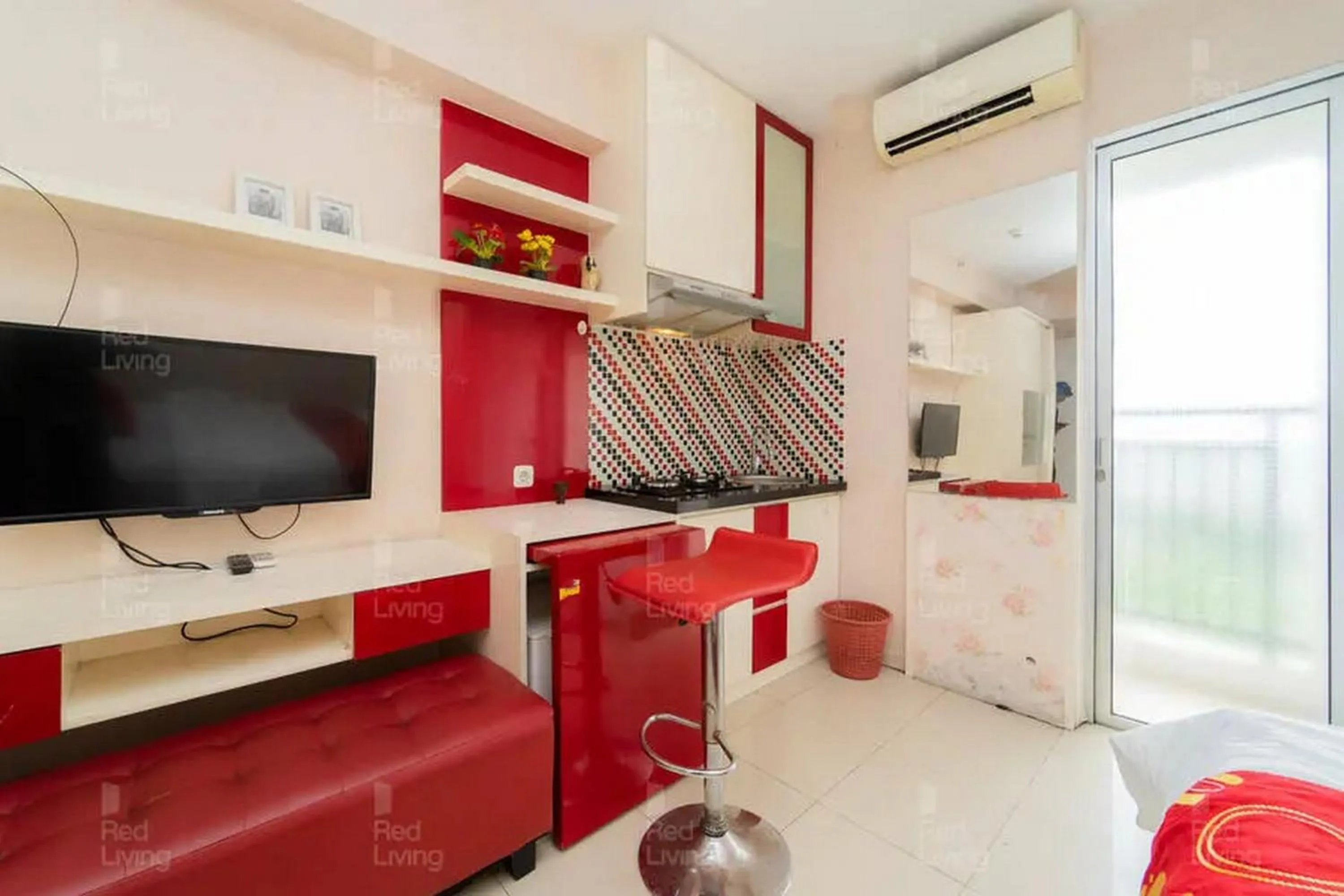 Communal lounge/ TV room in RedLiving Apartemen Bassura City - Byrin Property Tower Heliconia
