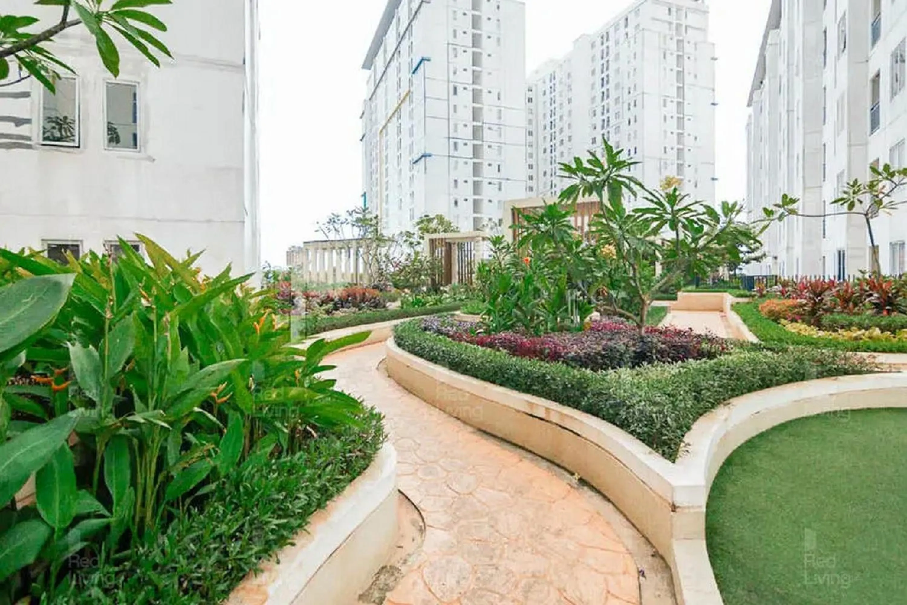 Property building in RedLiving Apartemen Bassura City - Byrin Property Tower Heliconia