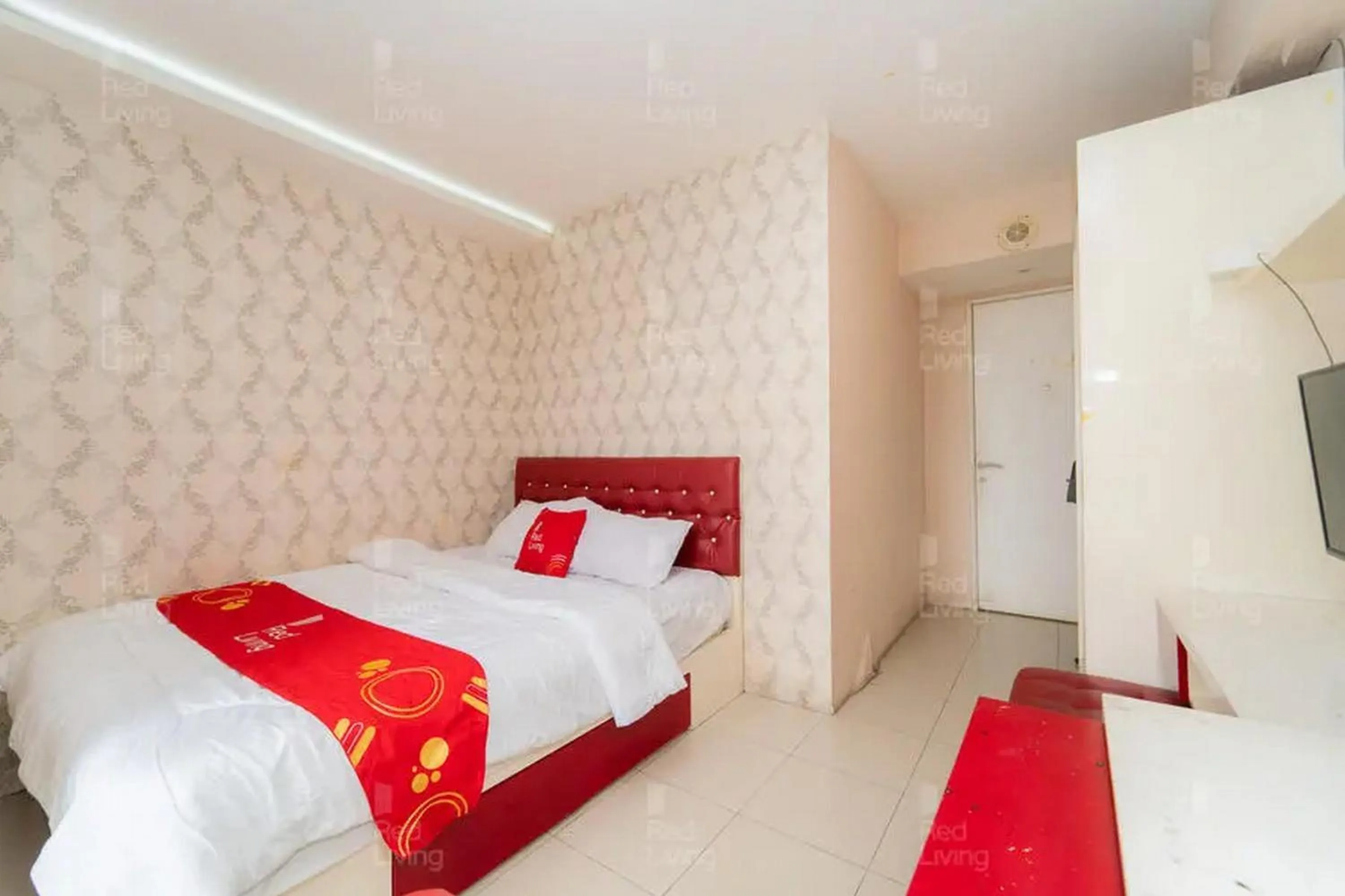 Bedroom, Bed in RedLiving Apartemen Bassura City - Byrin Property Tower Heliconia