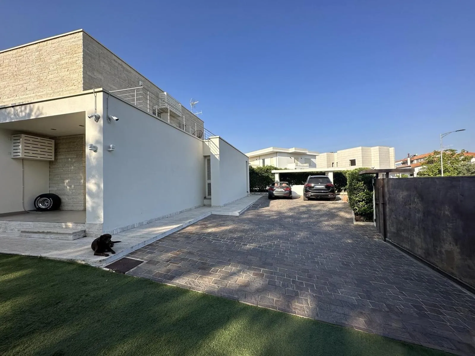 Property building in Villa Fiorentino
