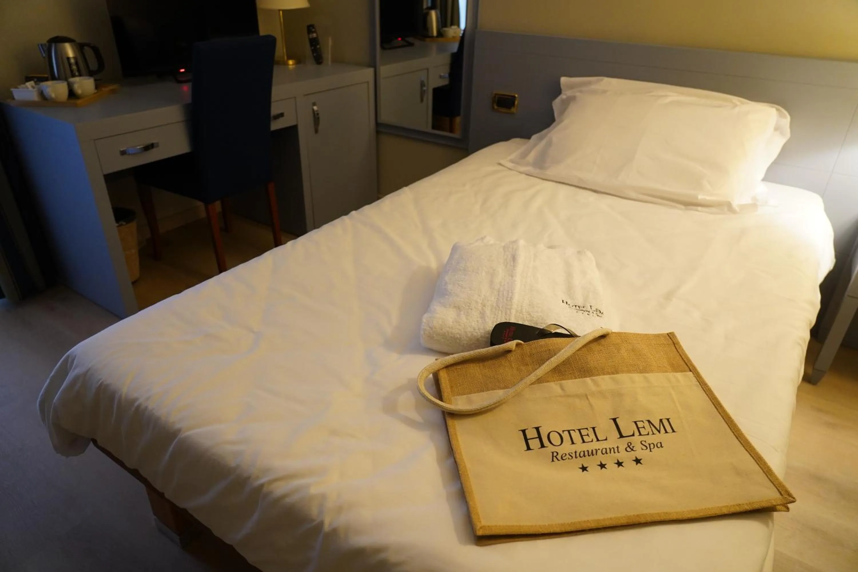 Bed in Hotel Lemi