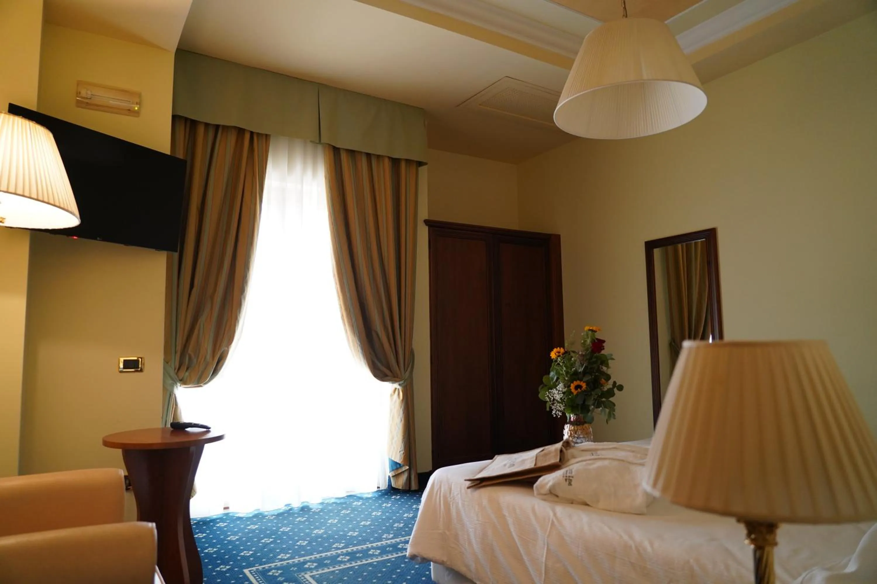 Communal lounge/ TV room, Bed in Hotel Lemi