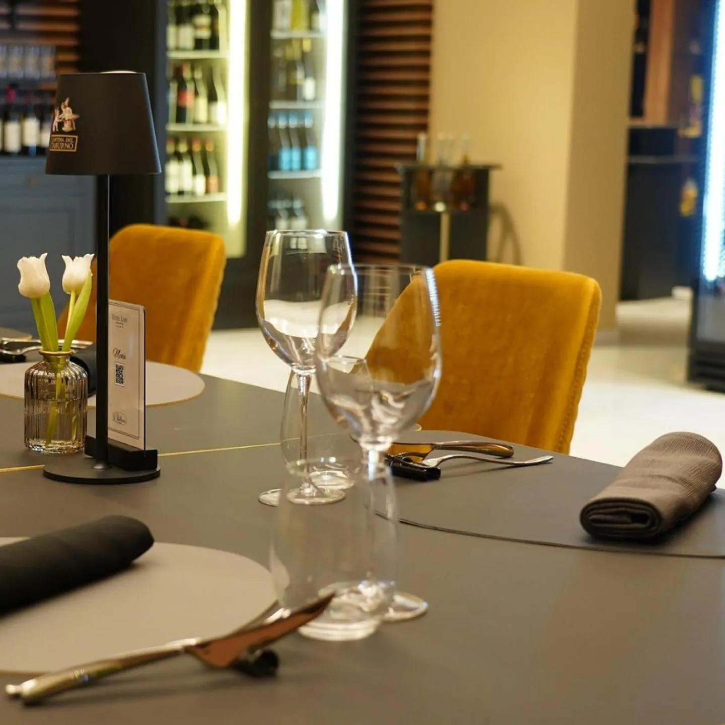 Restaurant/places to eat in Hotel Lemi