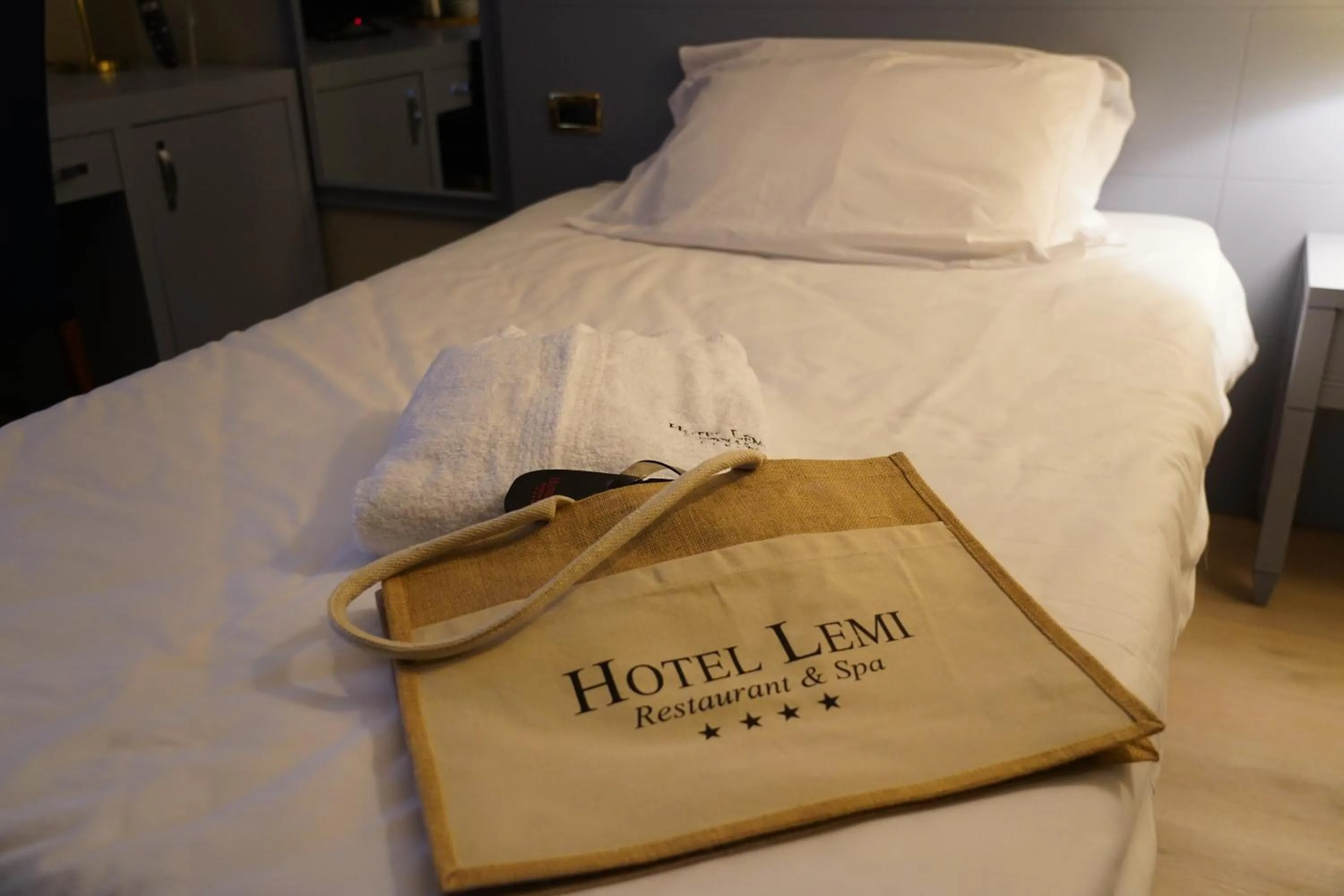 Bed in Hotel Lemi