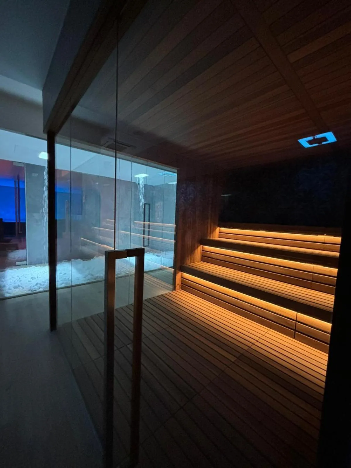 Swimming pool in Hotel Lemi