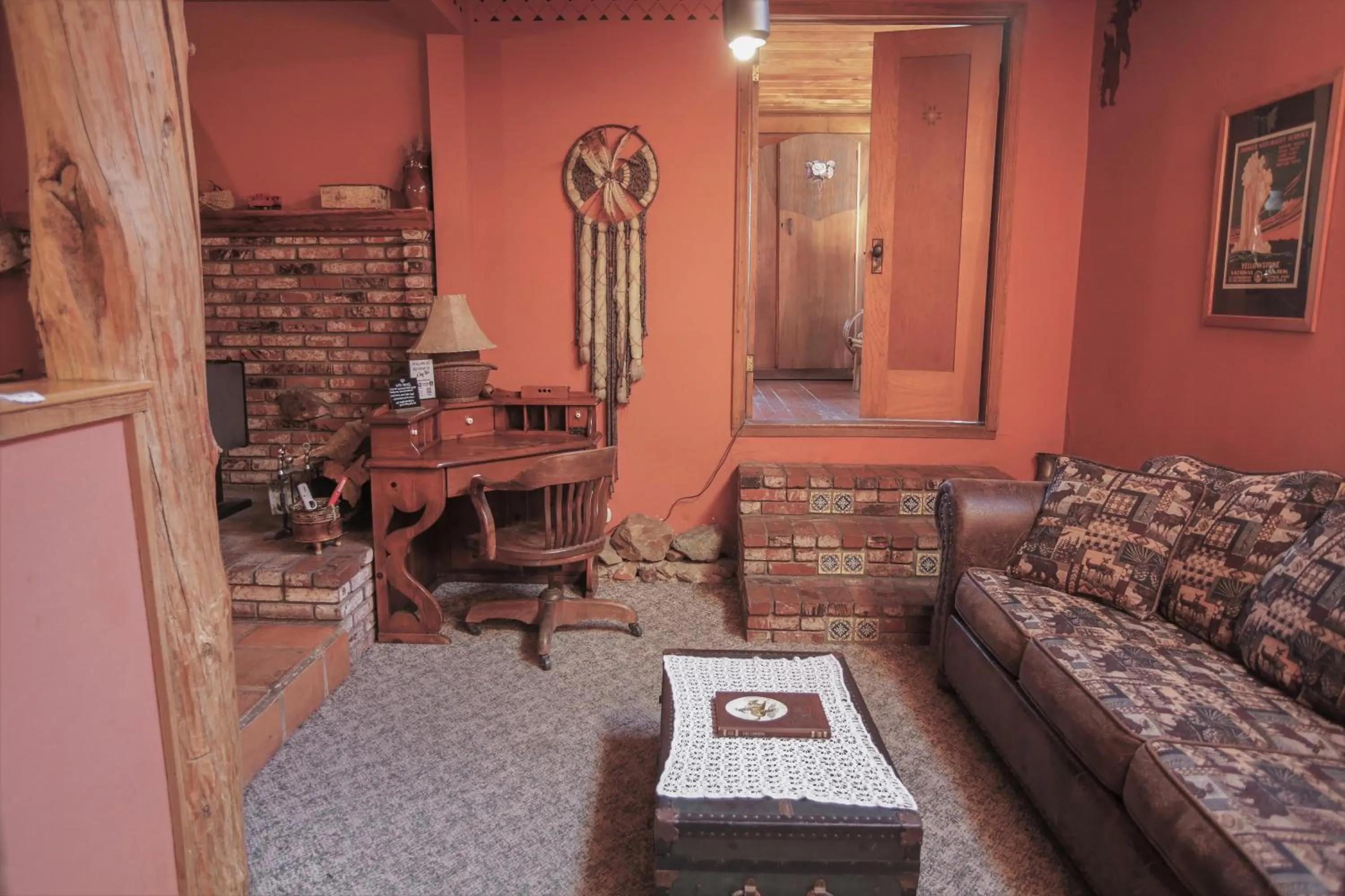 Seating area in Gold Mountain Manor