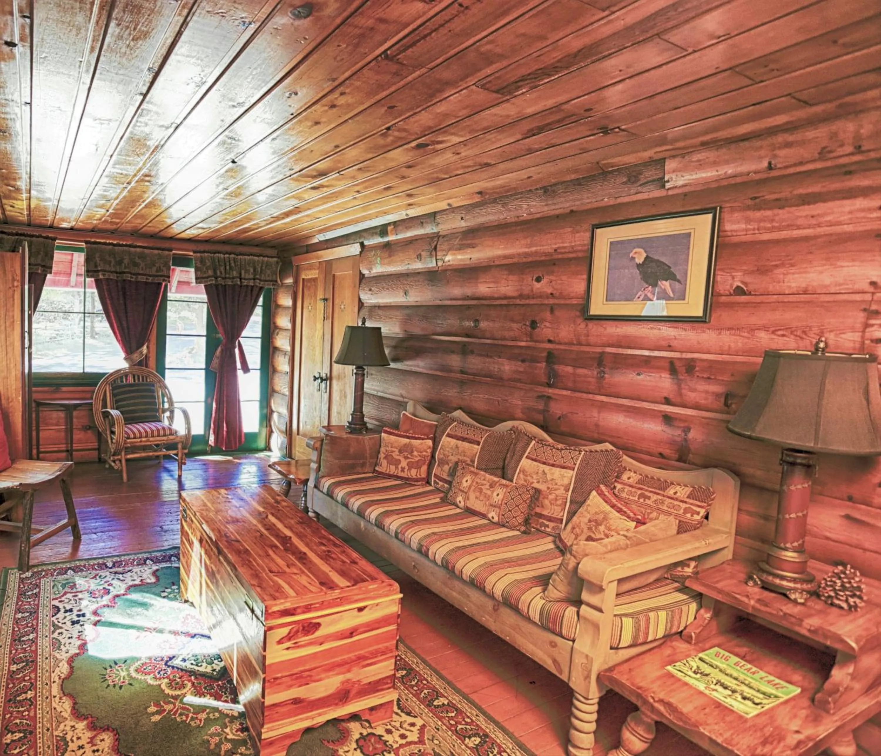 Seating area in Gold Mountain Manor