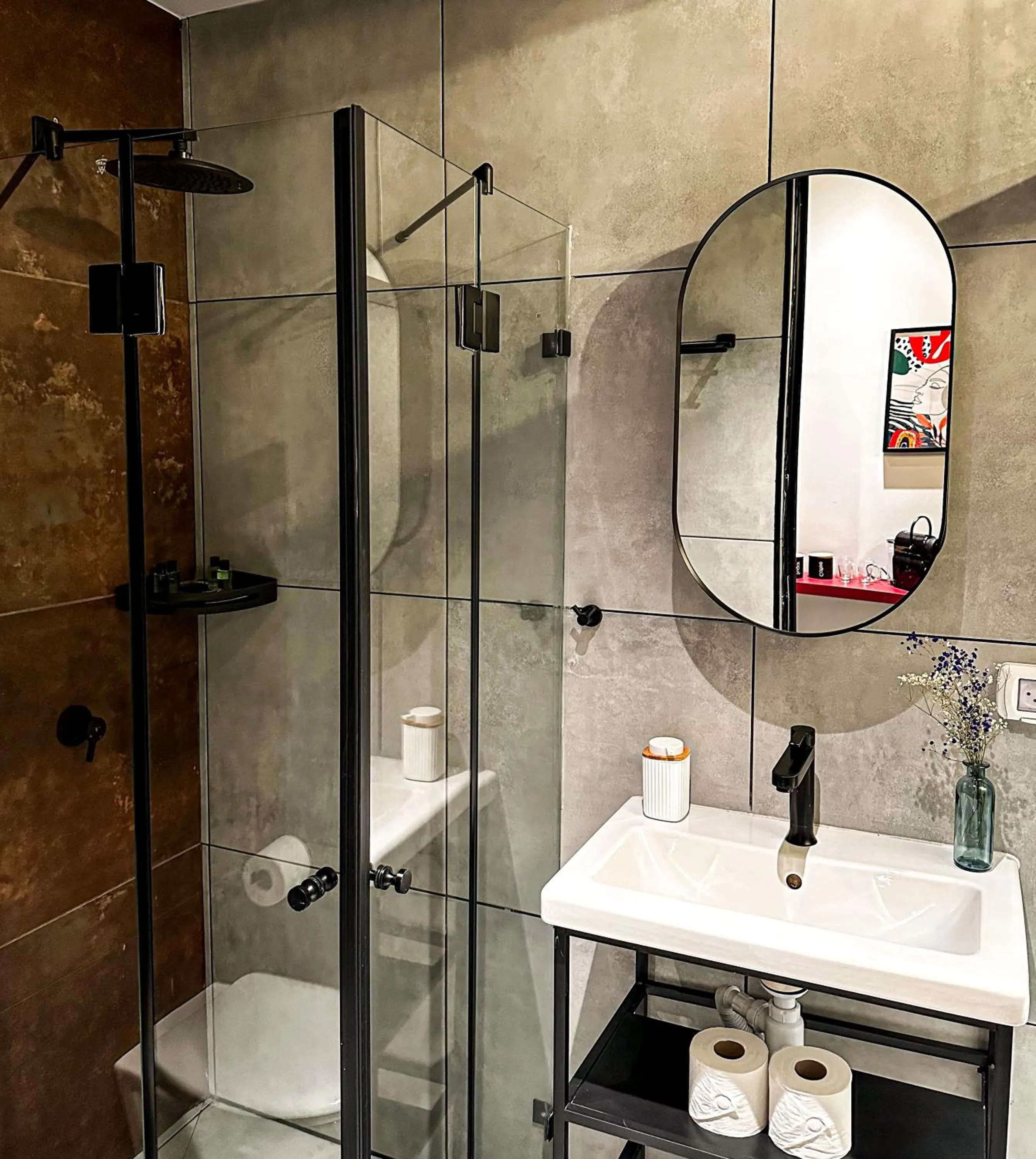 Bathroom in Levinski Market Hotel