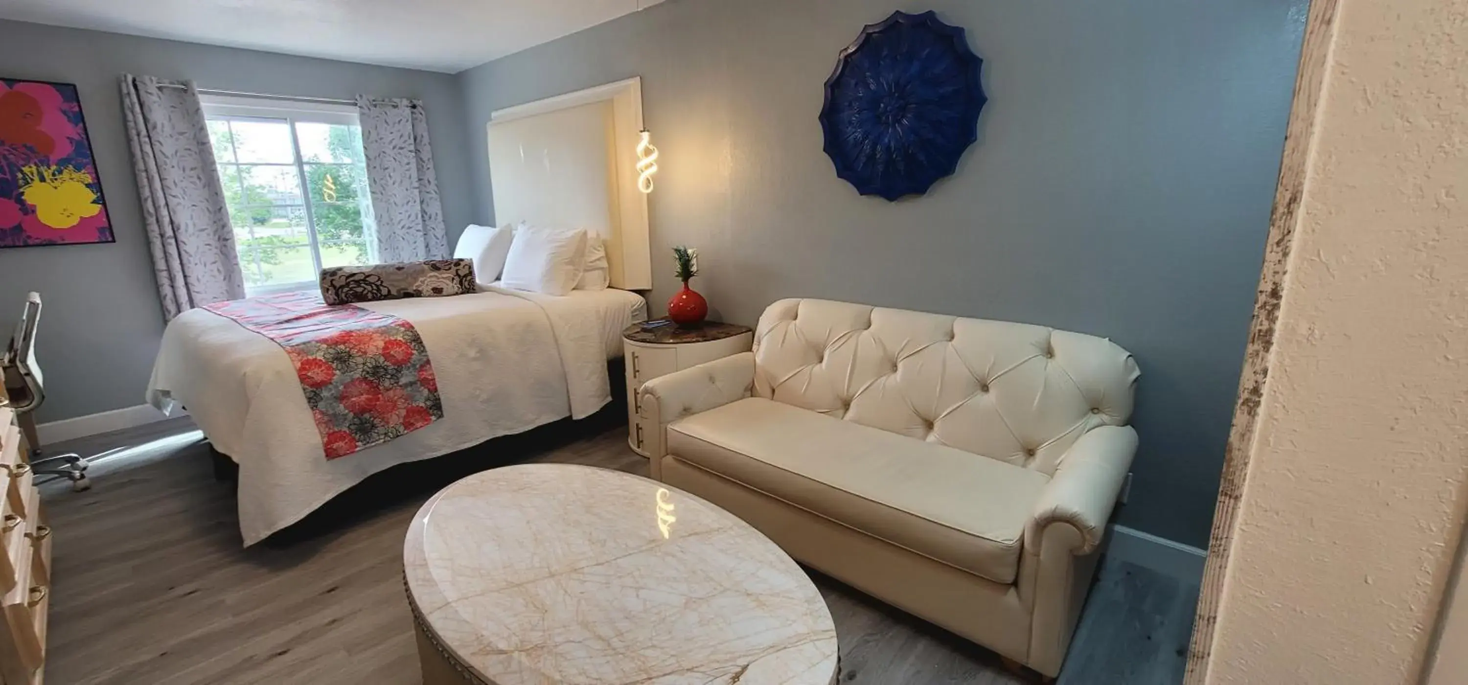 Deluxe Single Room - single occupancy in Dragonfly Inn & Suites Deluxe Single Room - single occupancy in Dragonfly Inn & Suites