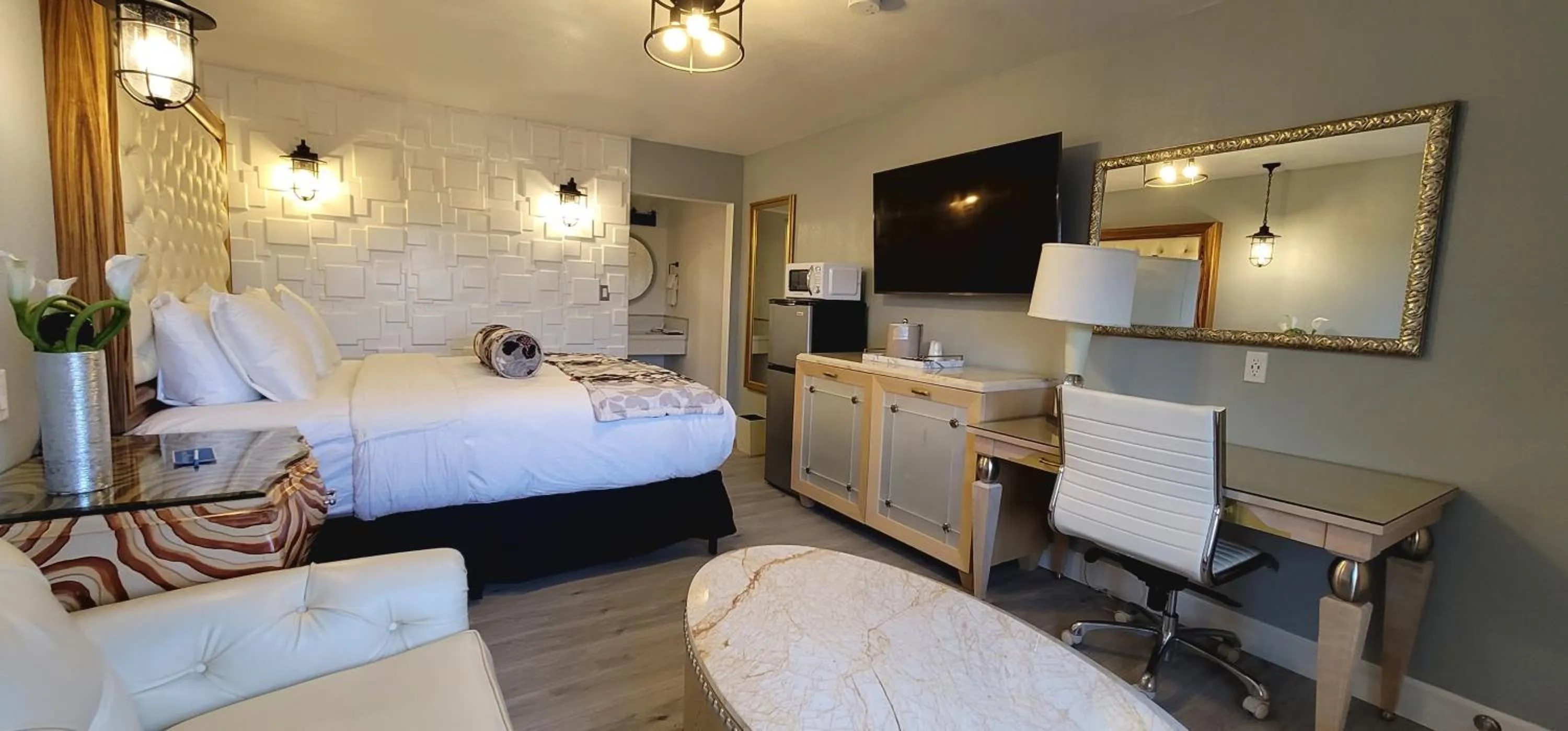 Bedroom, Bed in Dragonfly Inn & Suites