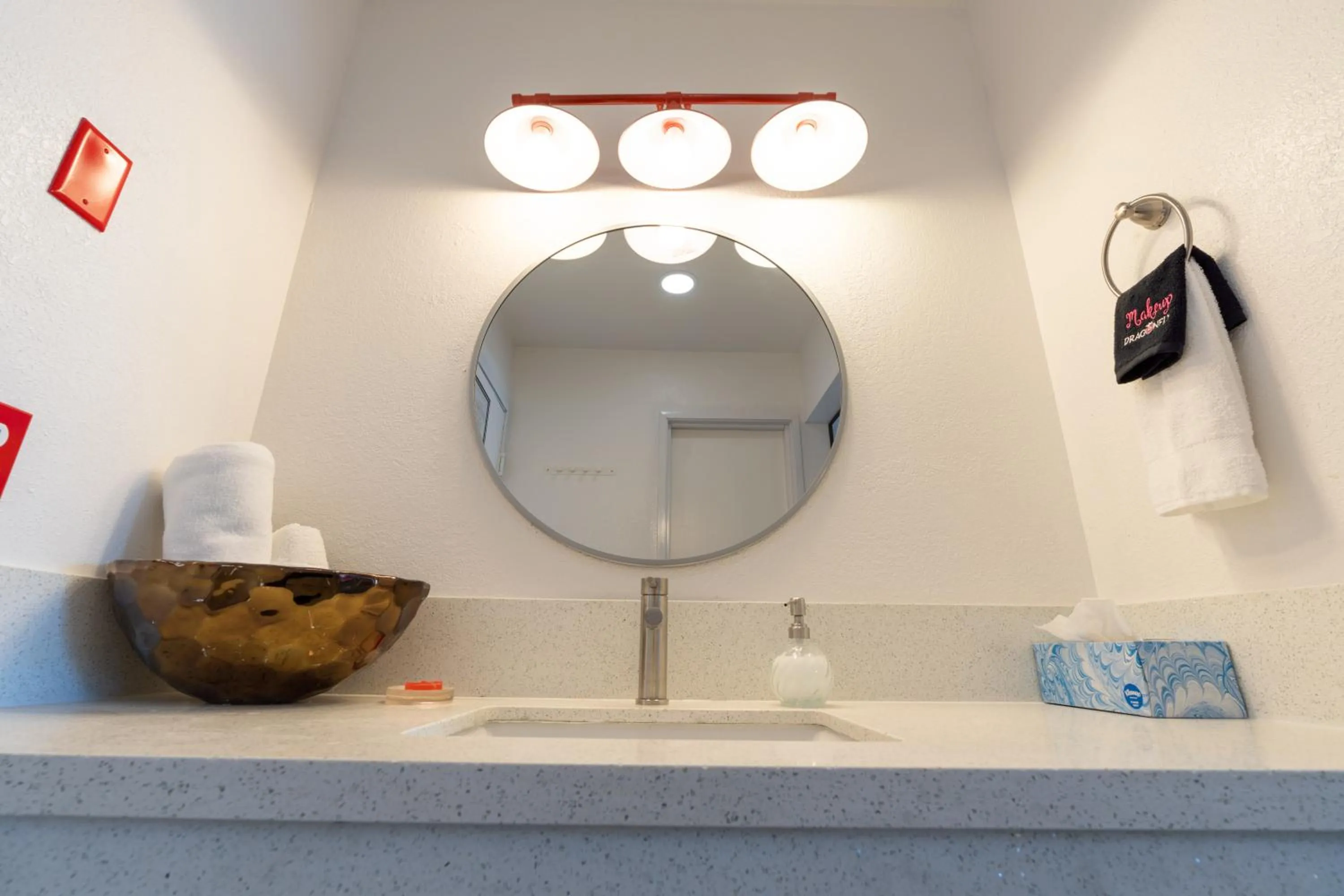 Bathroom in Dragonfly Inn & Suites