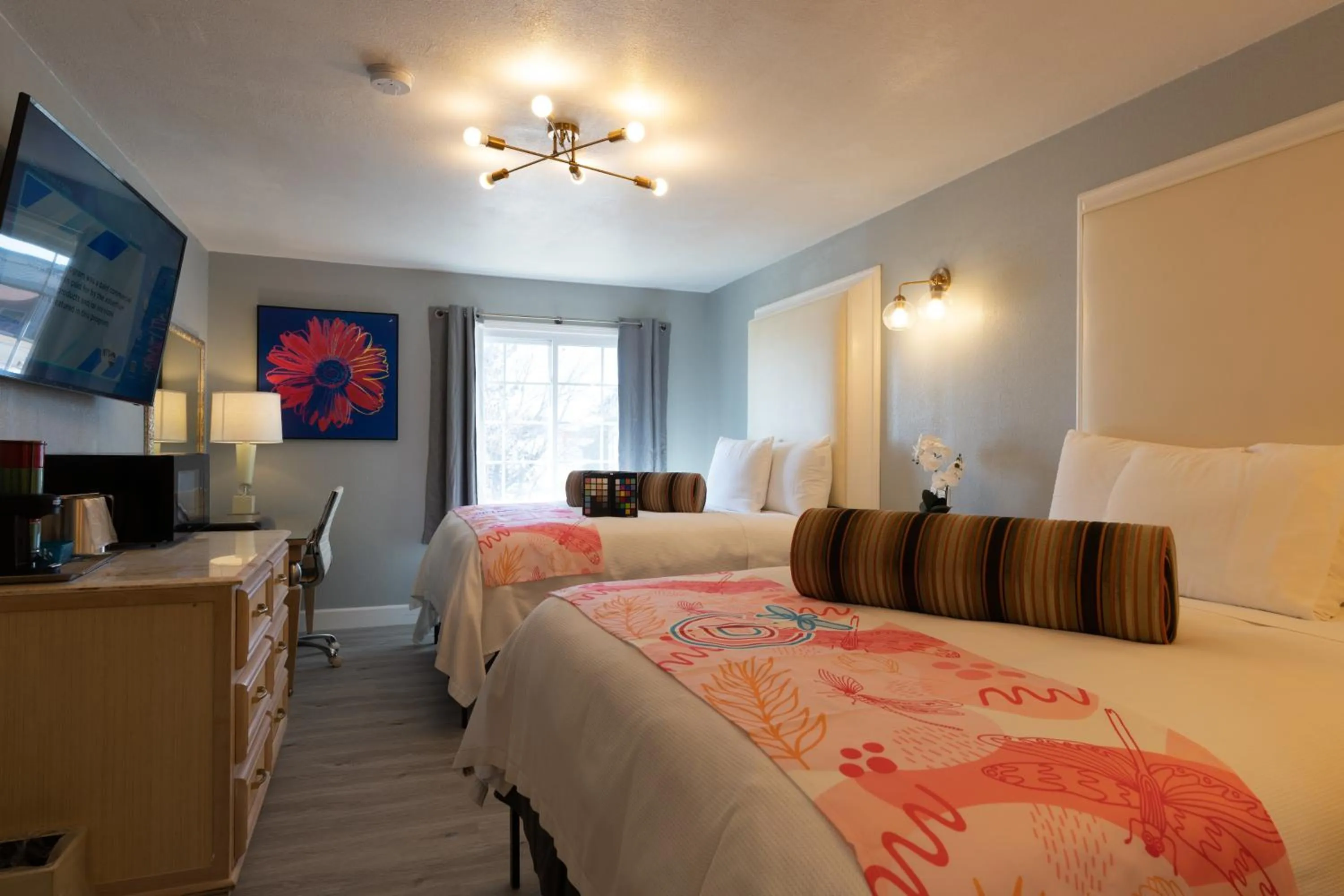 Bedroom, Bed in Dragonfly Inn & Suites