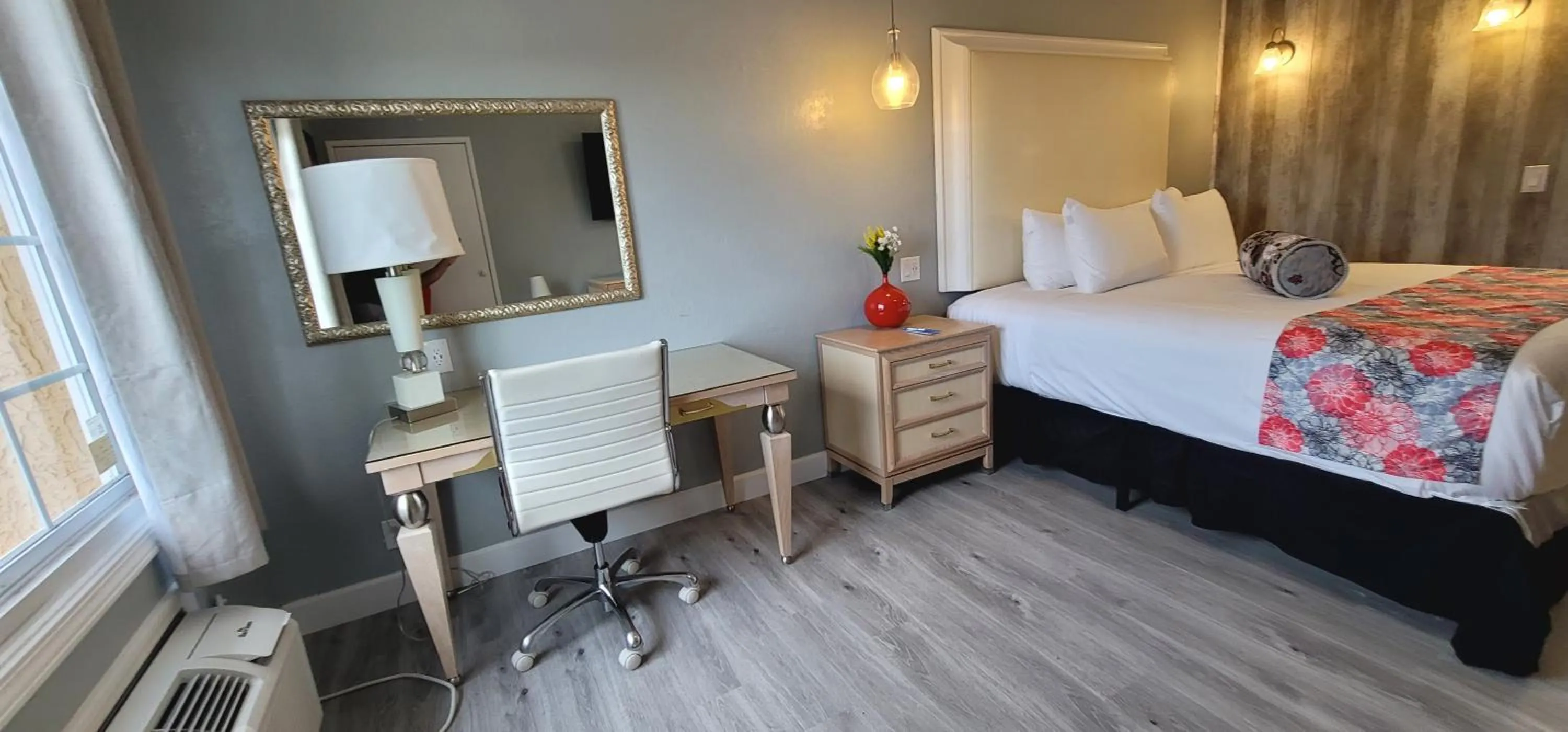 Bedroom, Bed in Dragonfly Inn & Suites