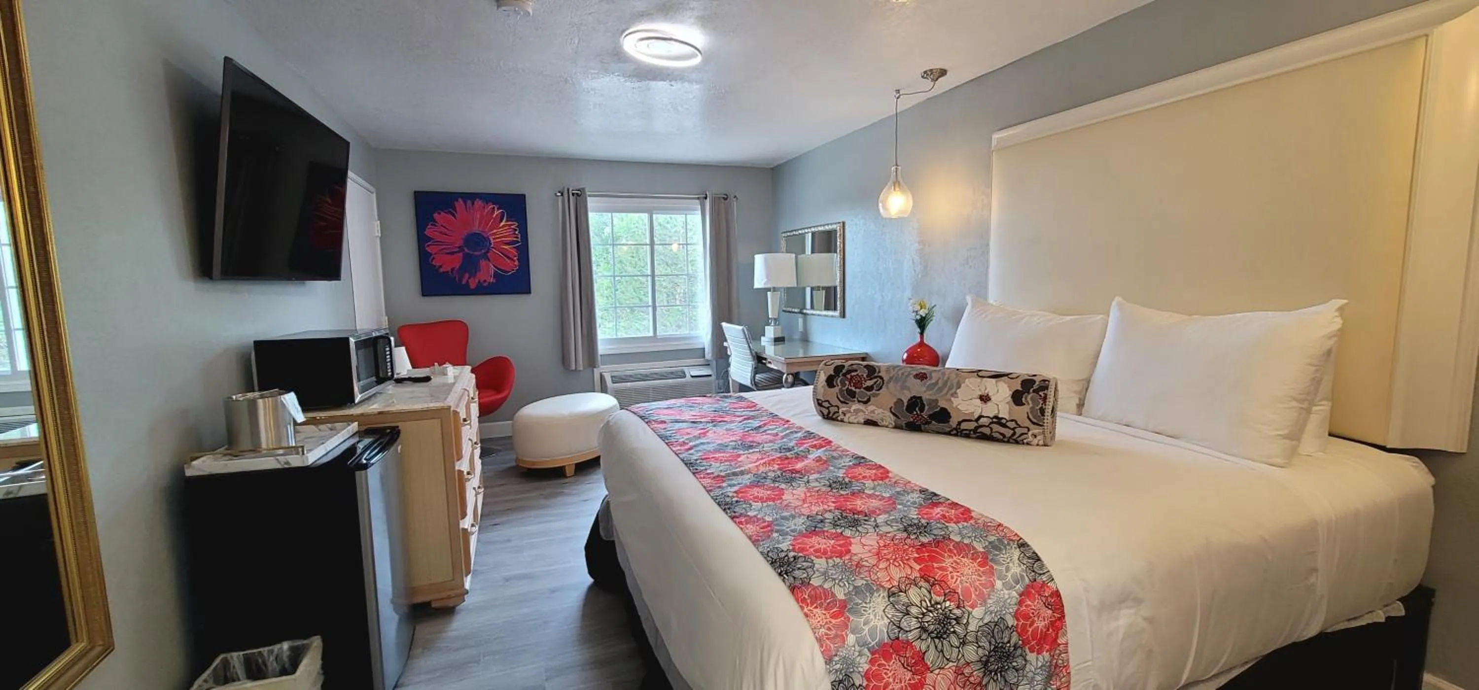 Bedroom, Bed in Dragonfly Inn & Suites