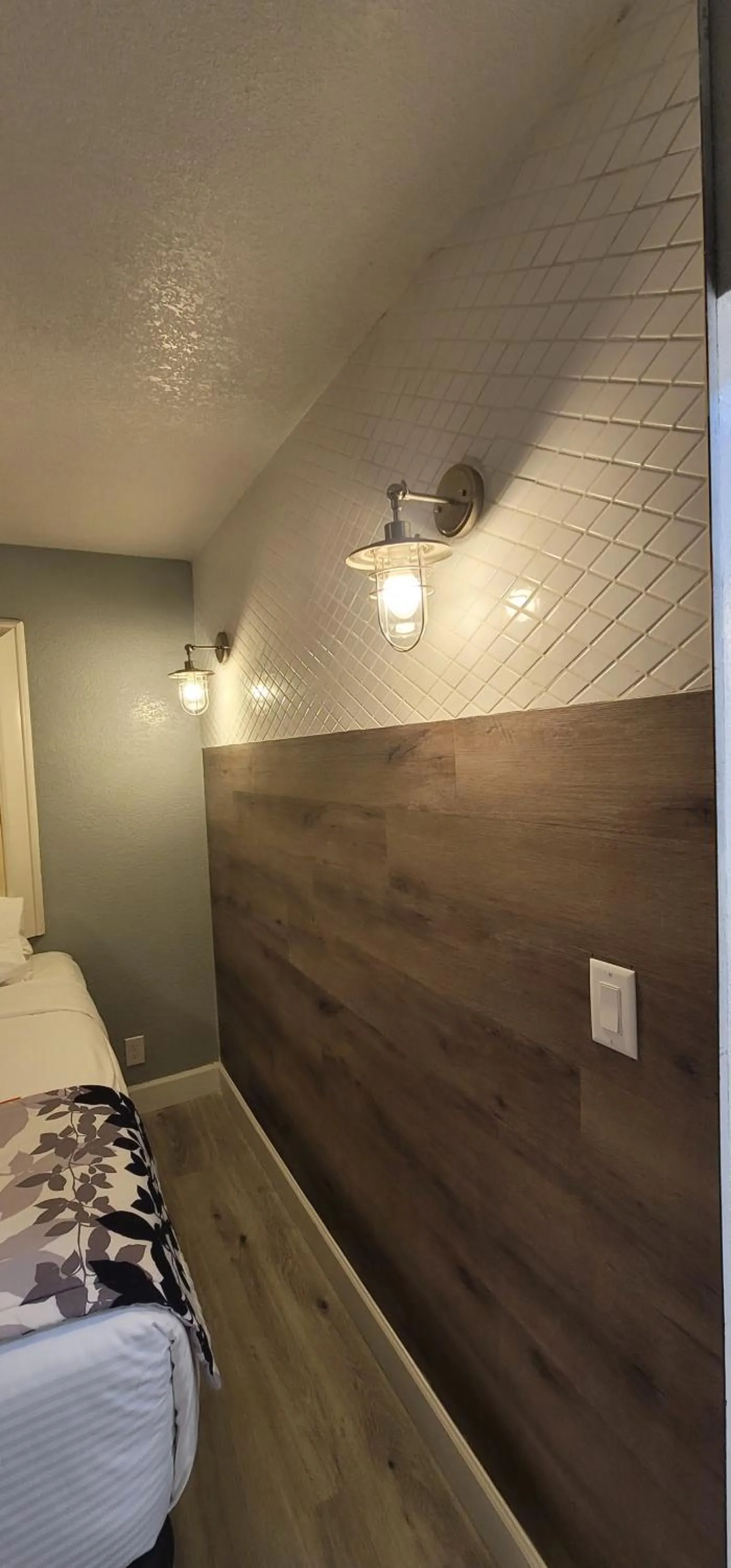 Bed in Dragonfly Inn & Suites