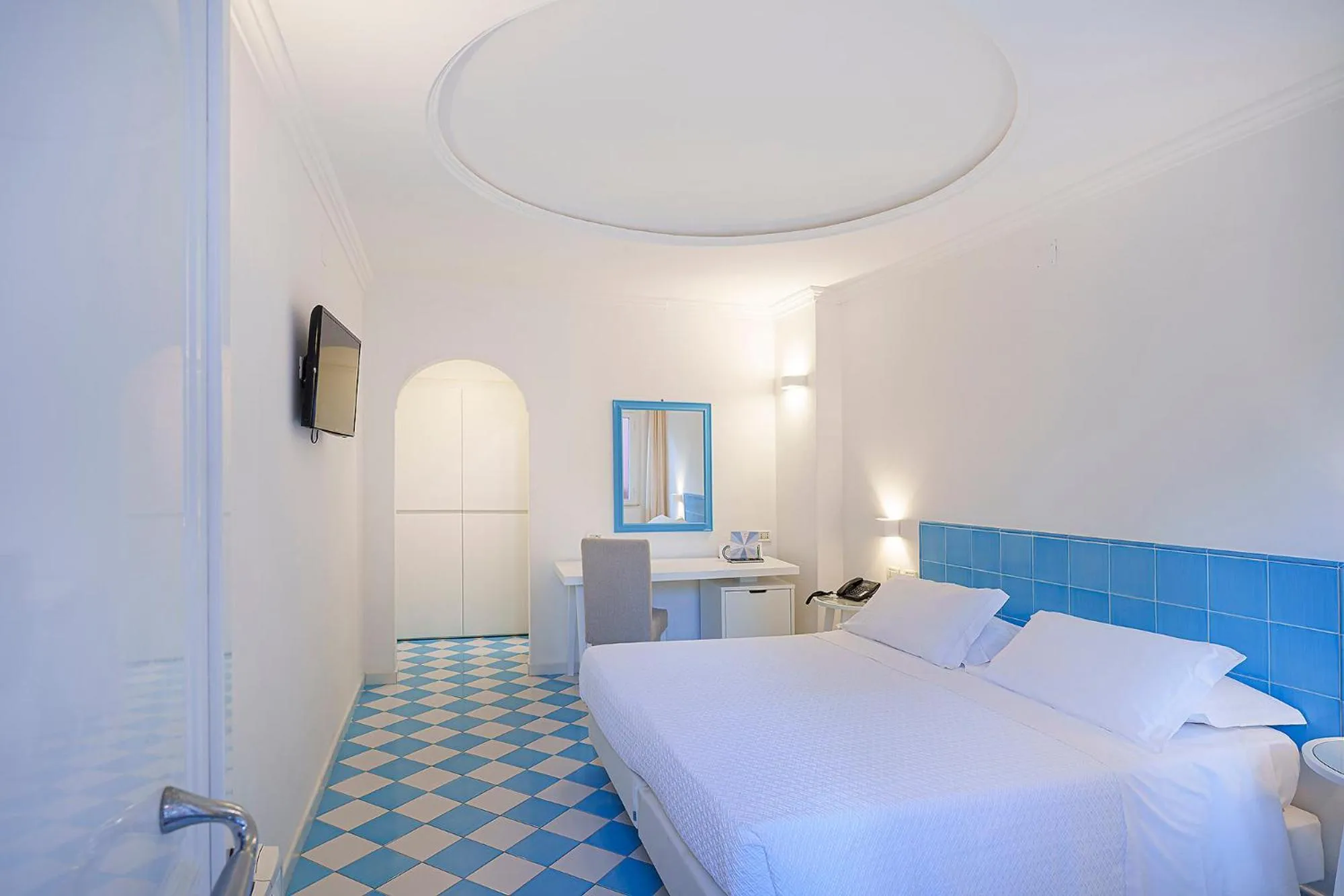 Bed in Hotel Continental Ischia
