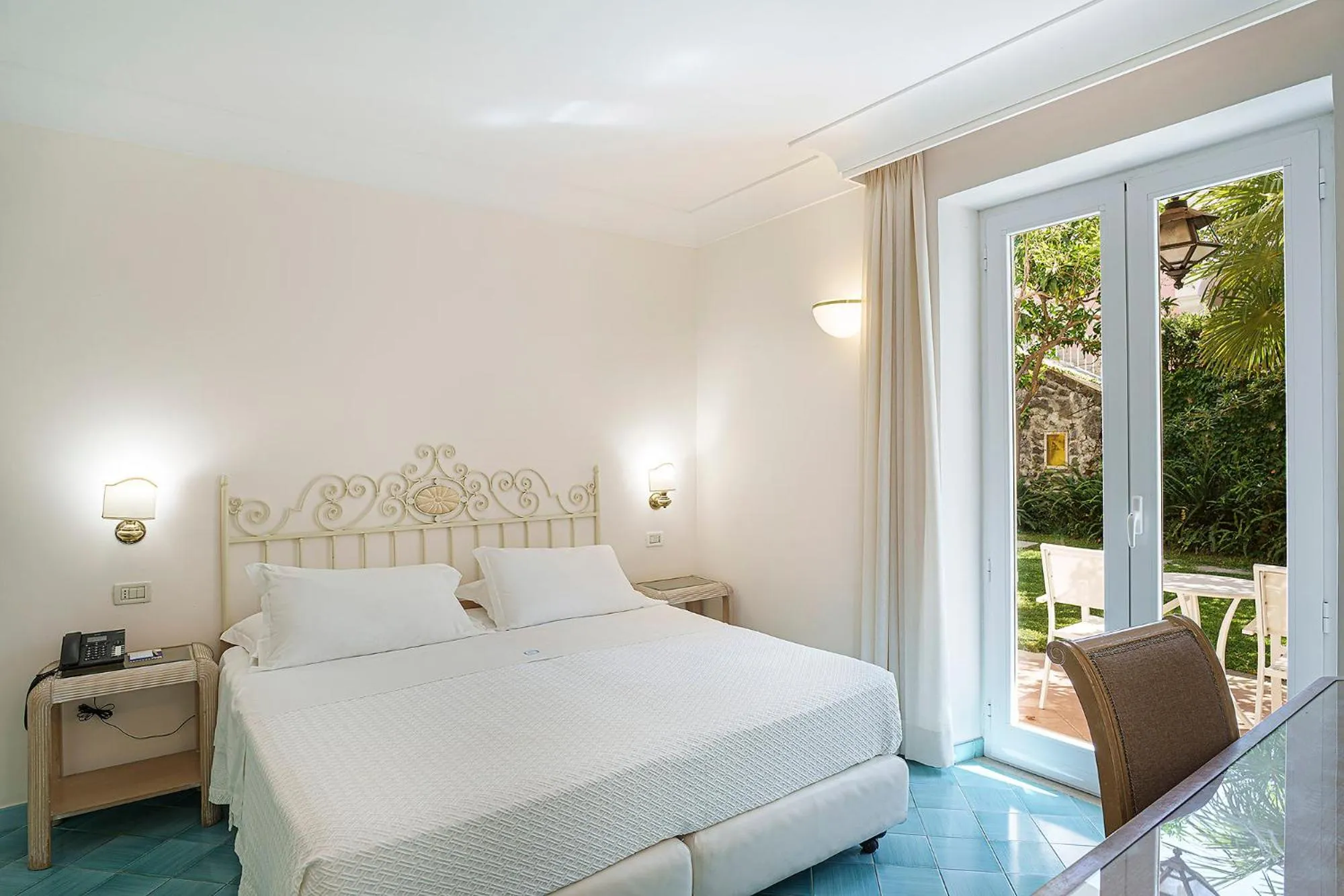 Bed in Hotel Continental Ischia