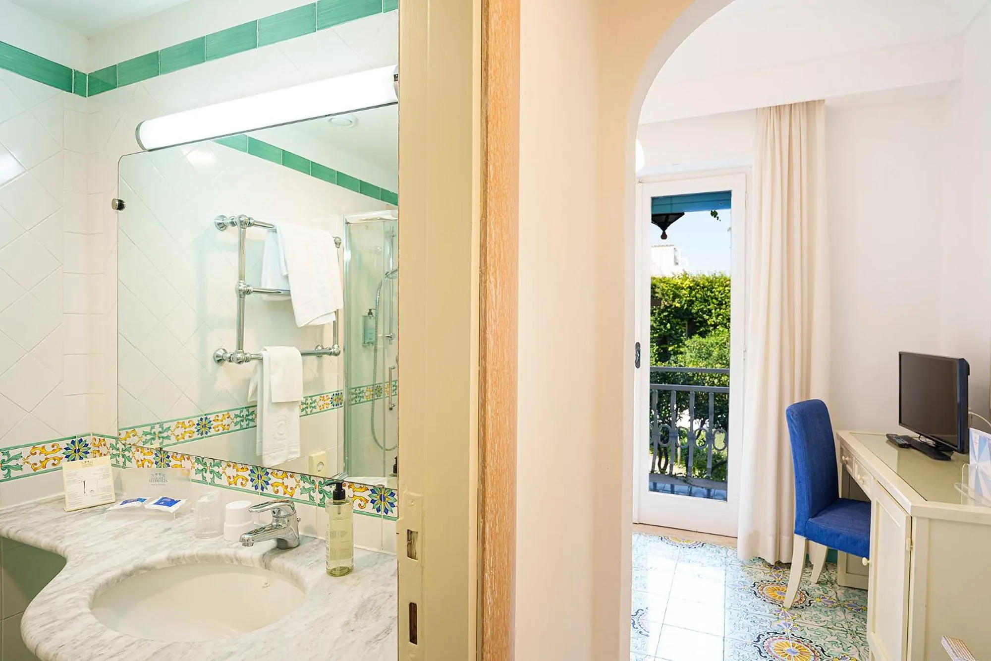 Photo of the whole room in Hotel Continental Ischia