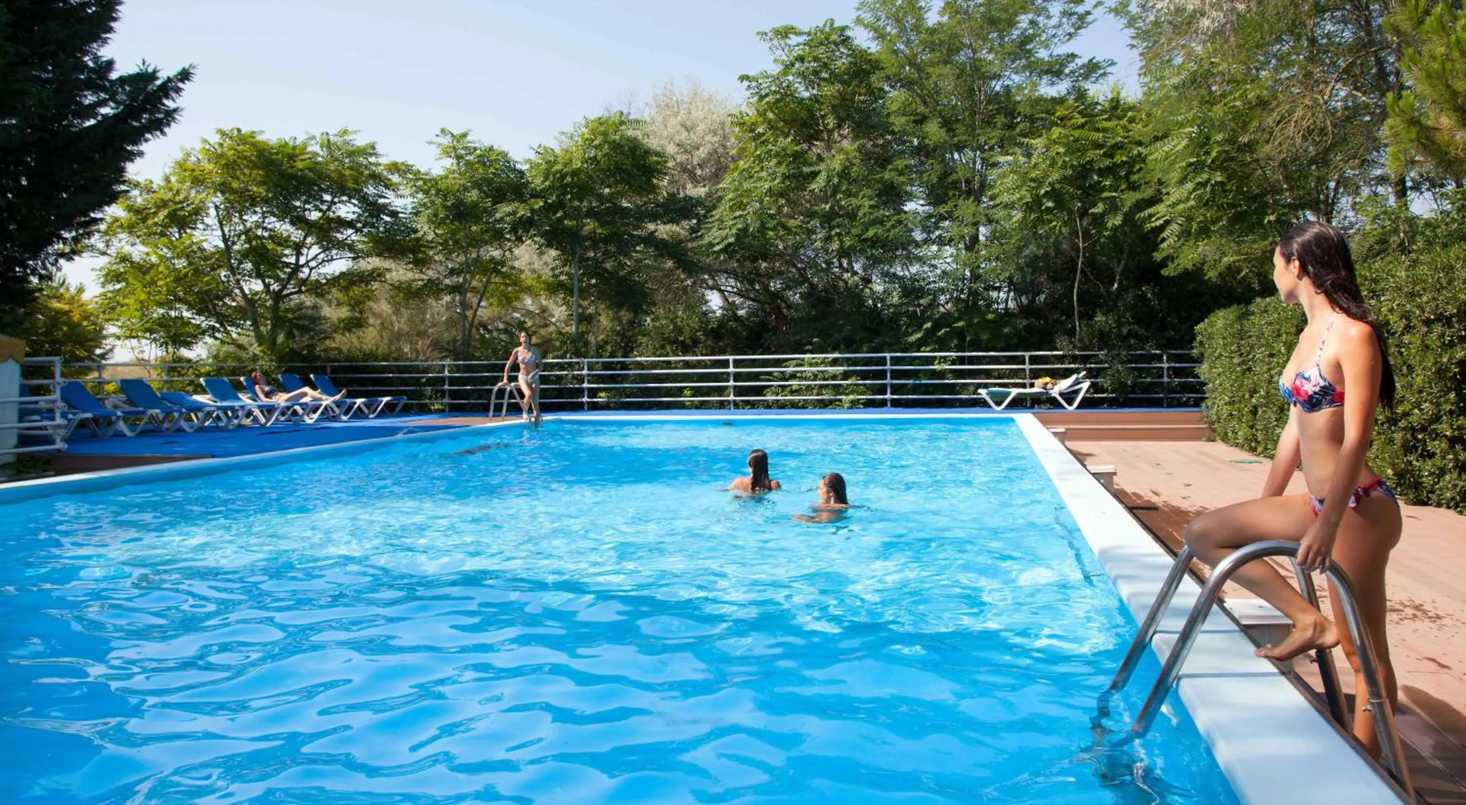 Swimming pool in Hotel Valdor