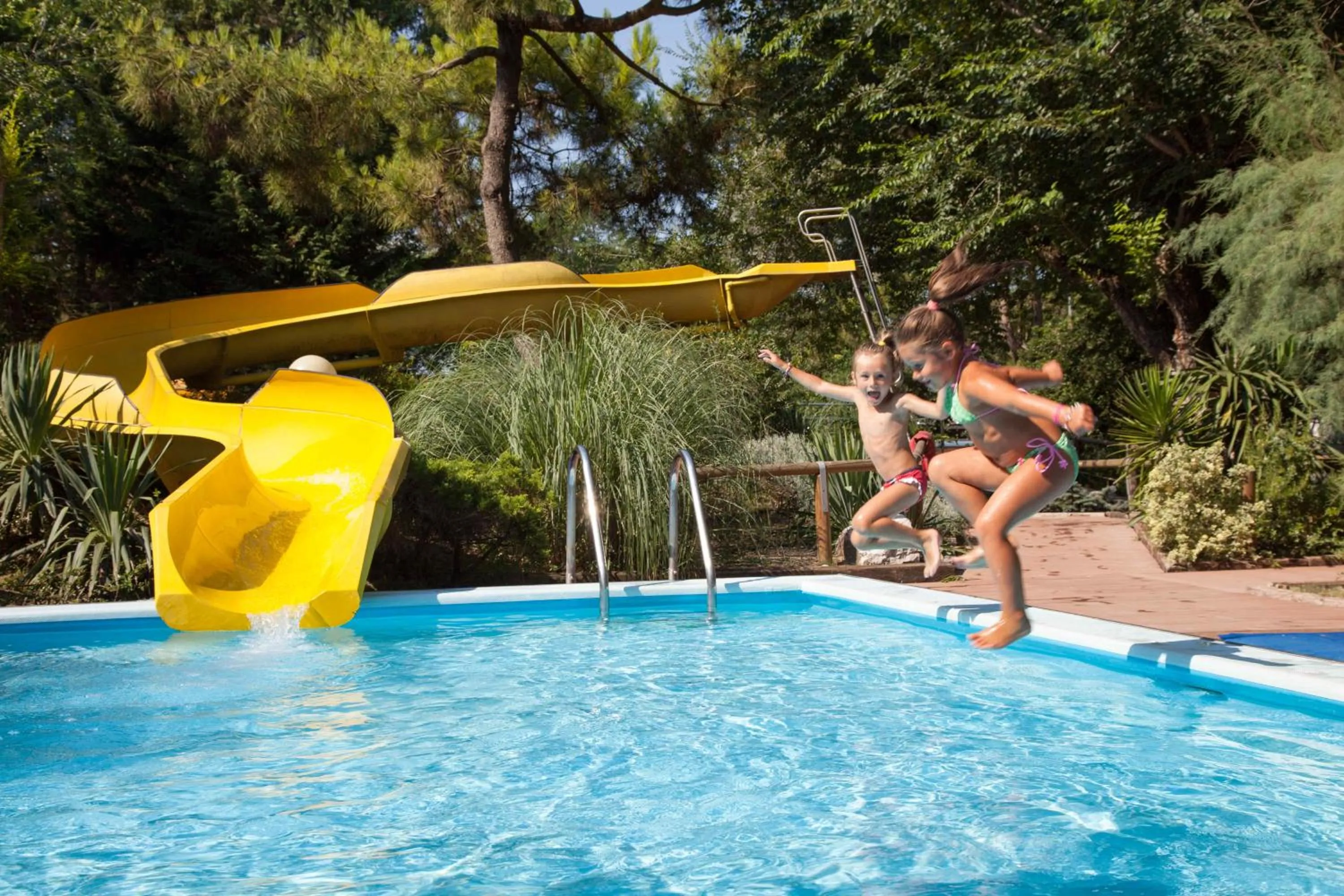 Swimming pool in Hotel Valdor