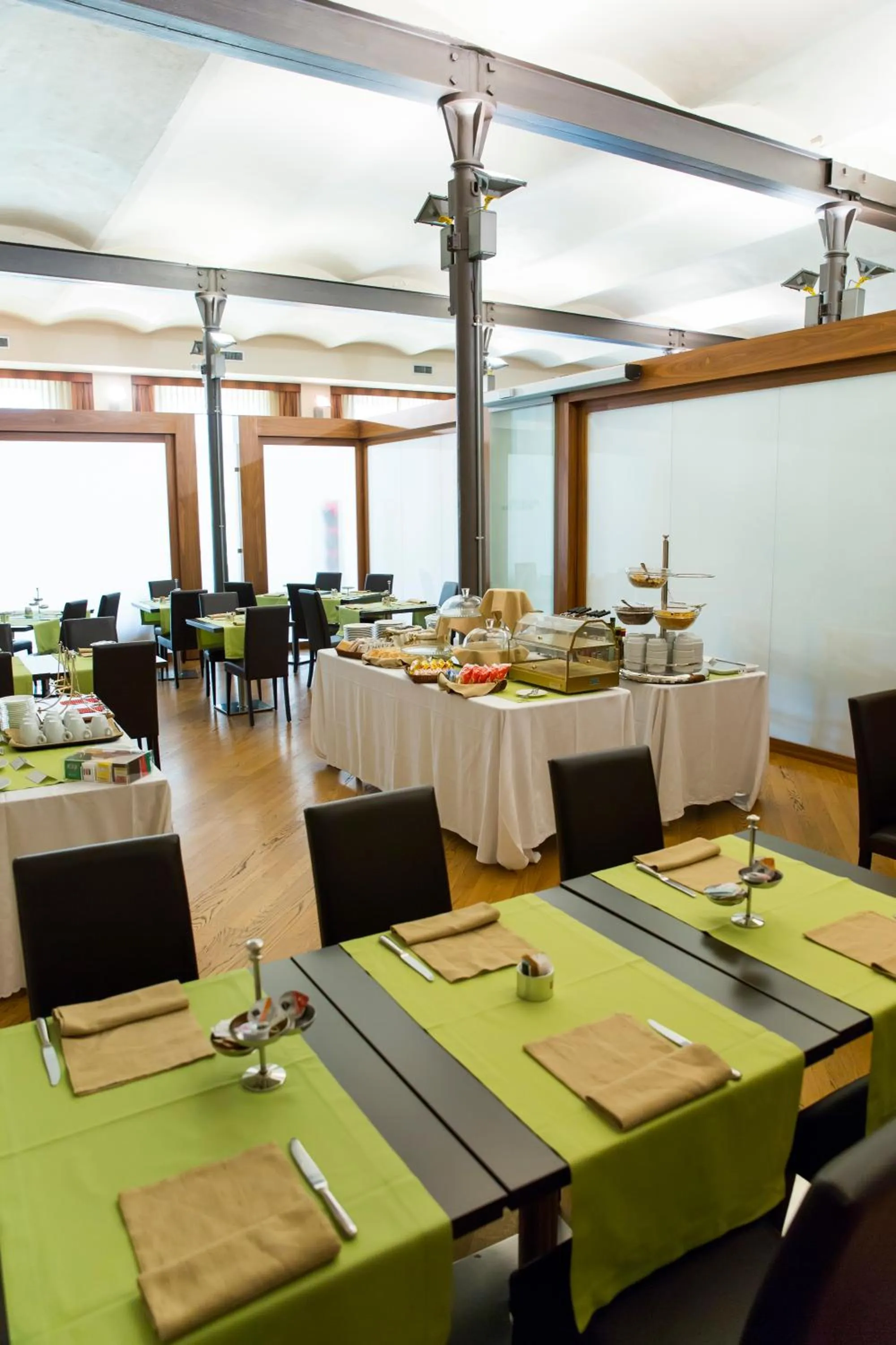 Restaurant/places to eat in Hotel Barrage