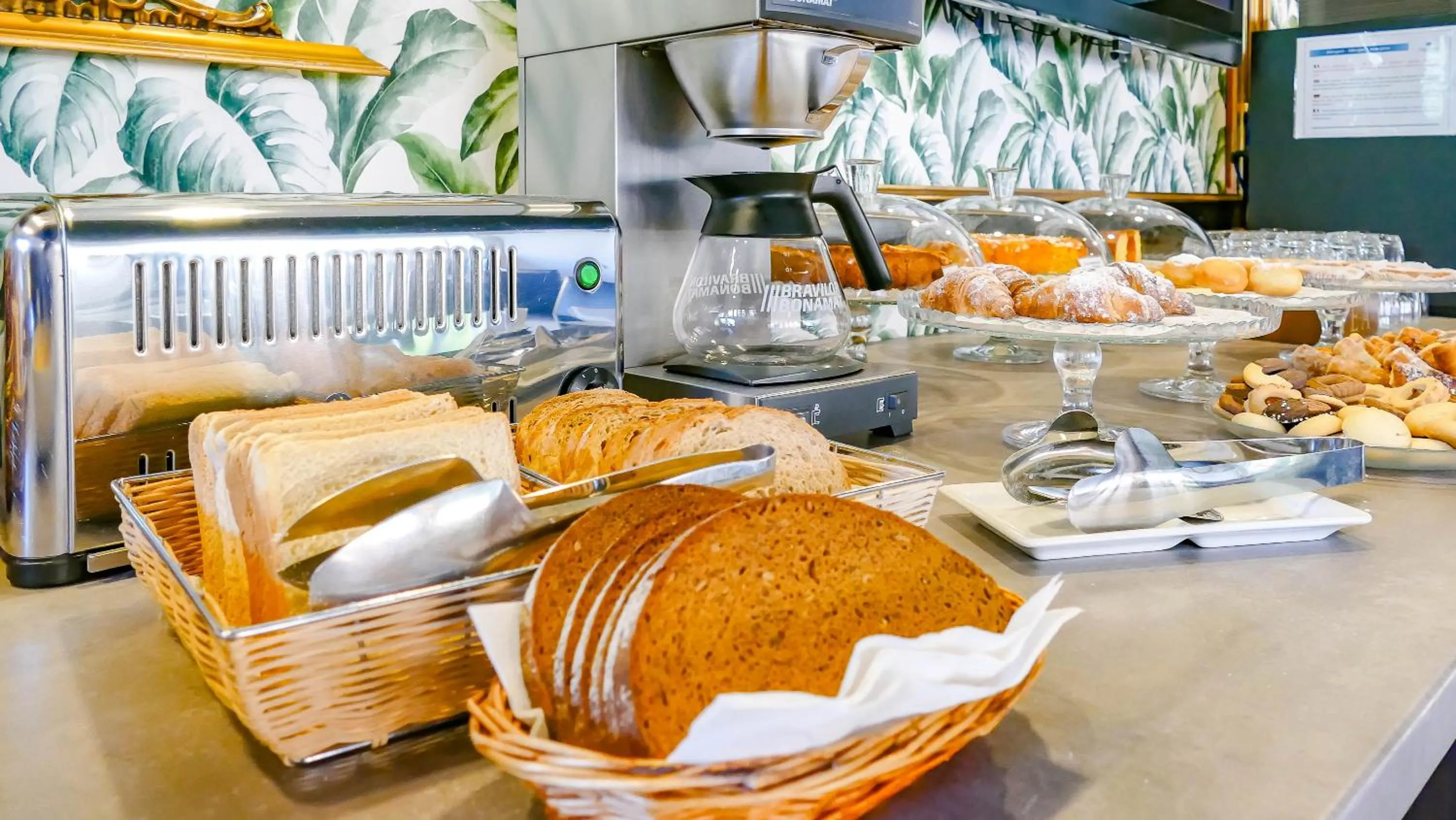 Breakfast in Hotel Benaco Garda ***S