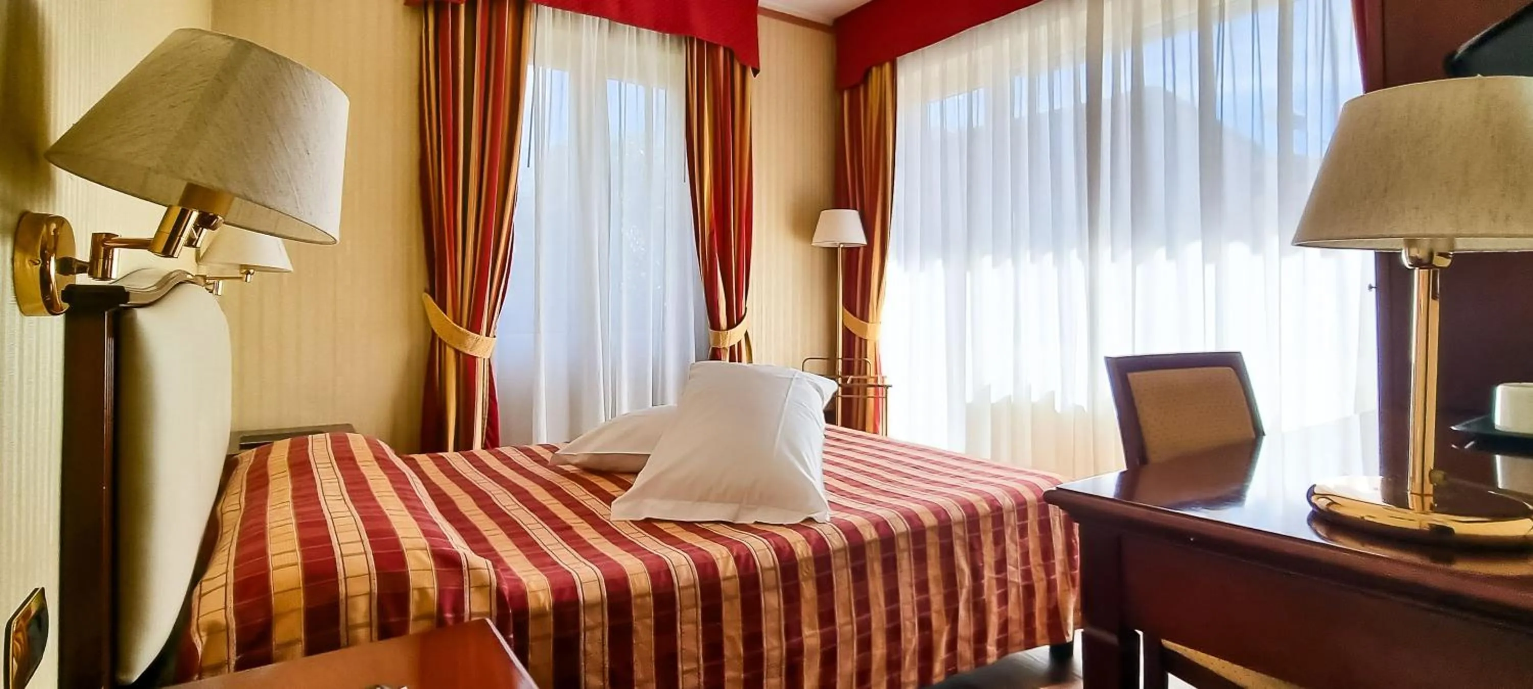 Bed in Hotel Benaco Garda ***S