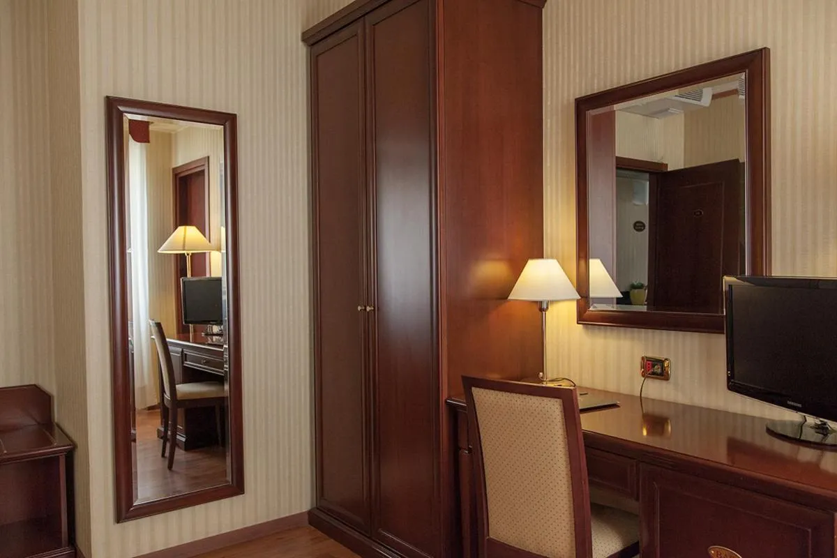 TV and multimedia in Hotel Benaco Garda ***S