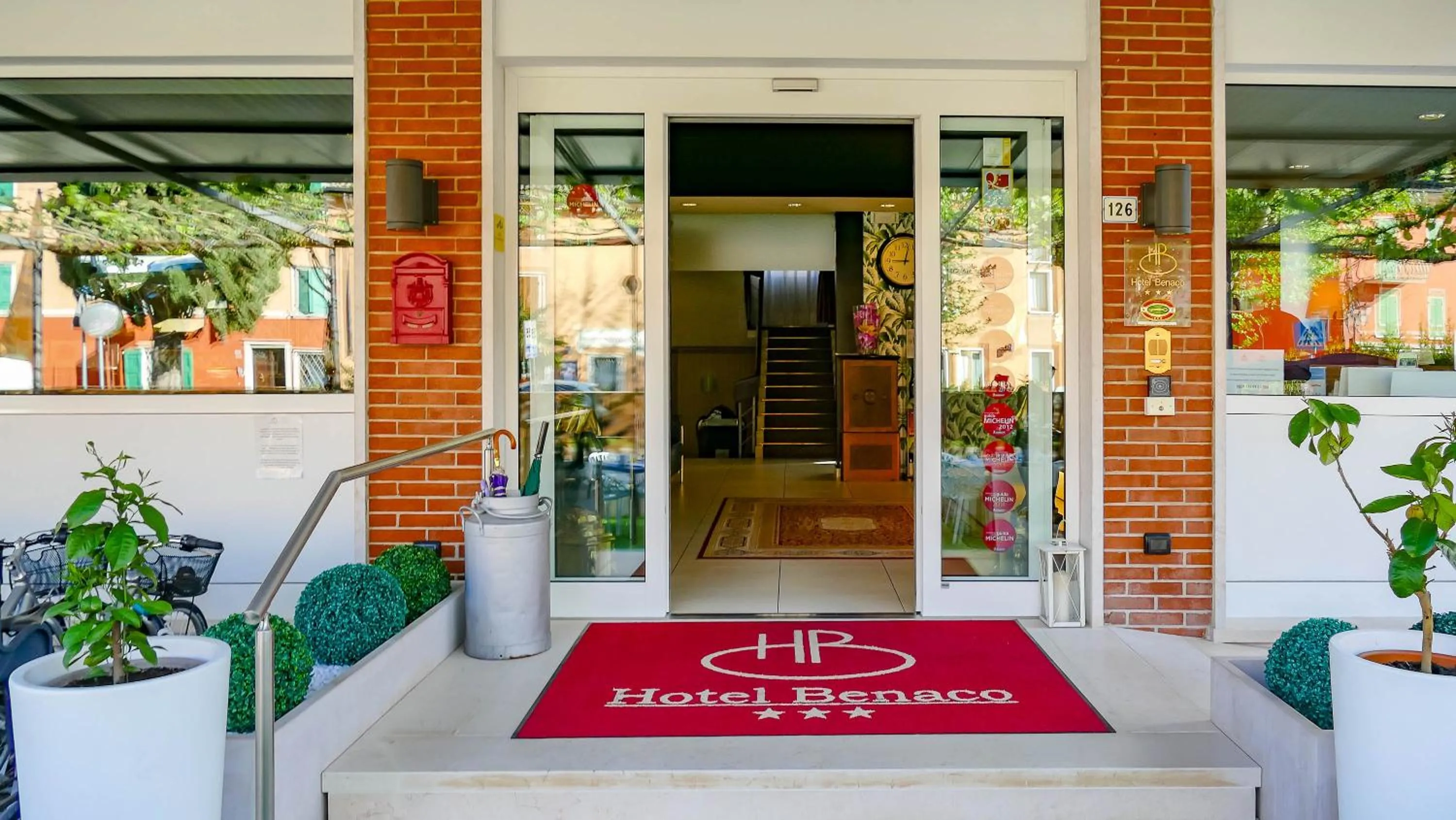 Facade/entrance in Hotel Benaco Garda ***S