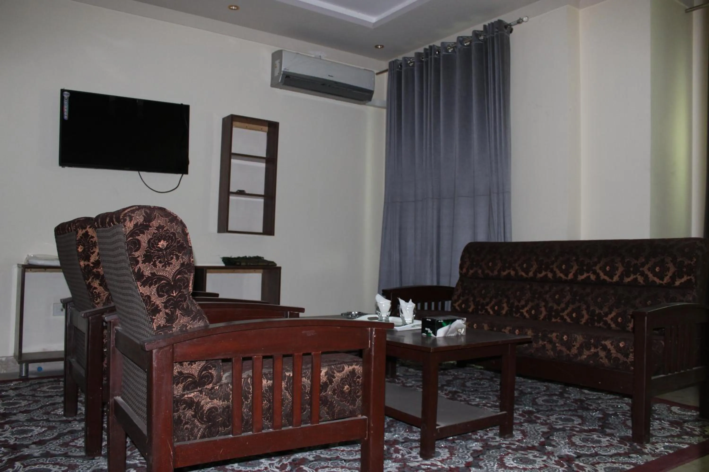 Communal lounge/ TV room in Hotel Le Meridien