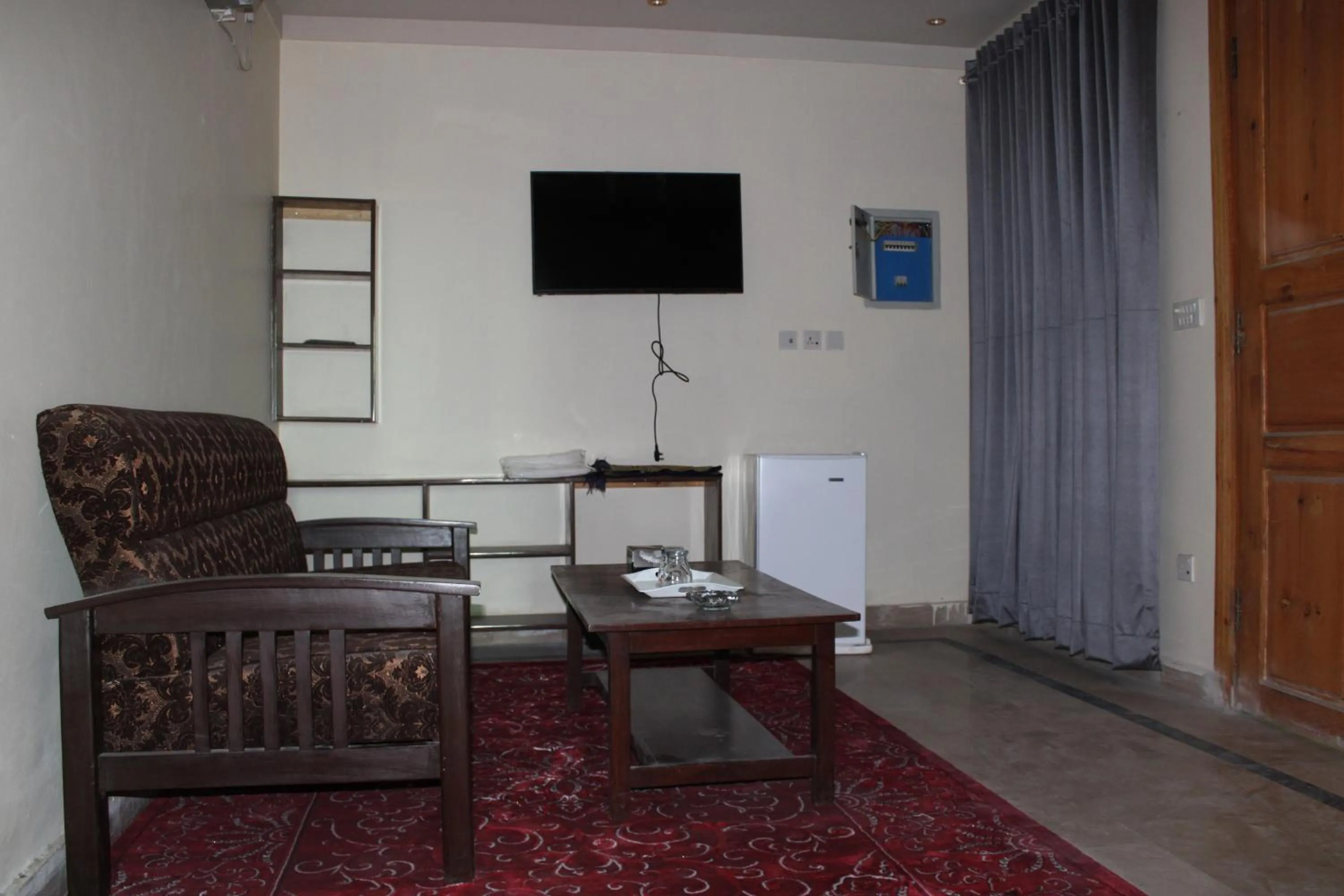 Communal lounge/ TV room in Hotel Le Meridien