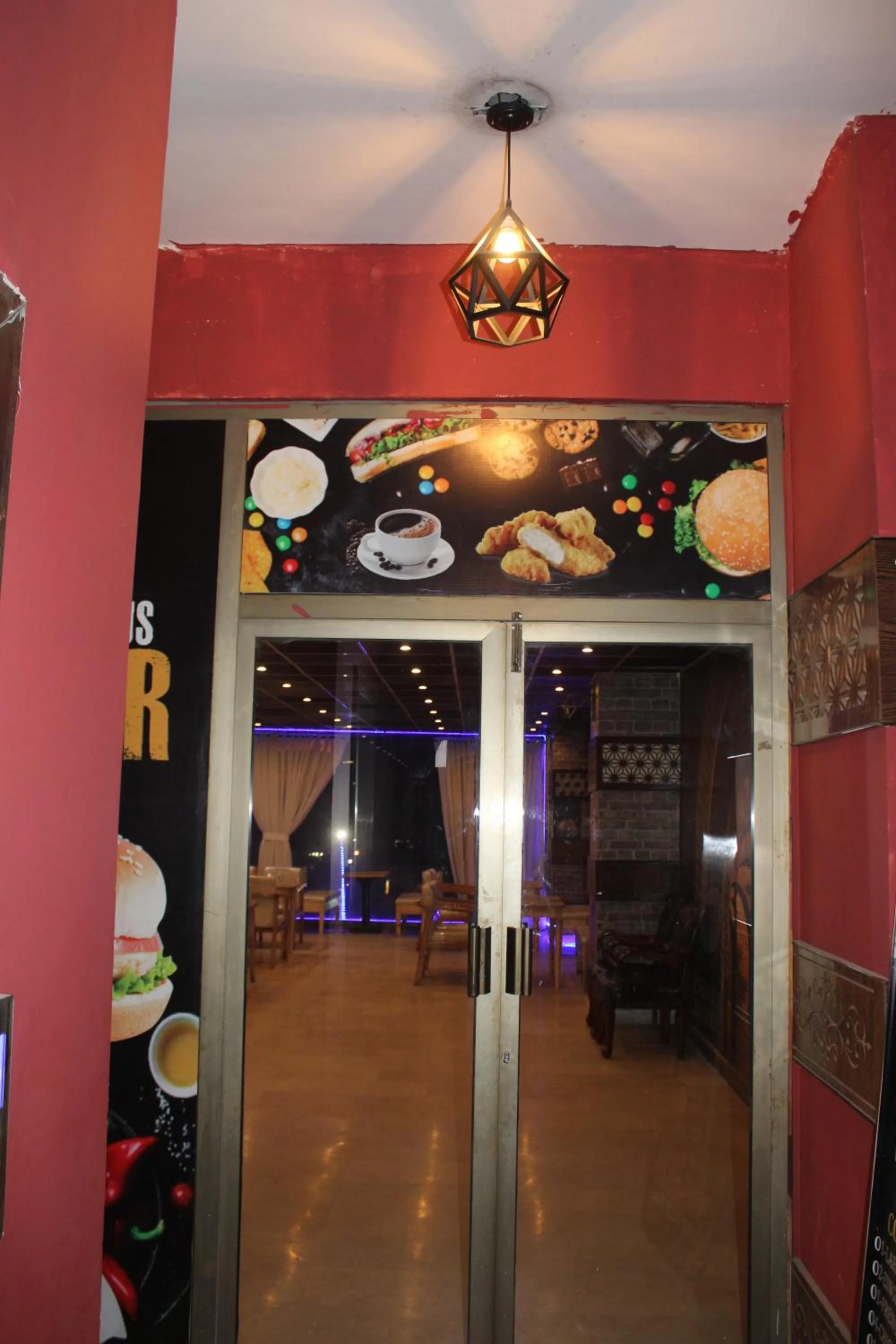 Restaurant/places to eat in Hotel Le Meridien