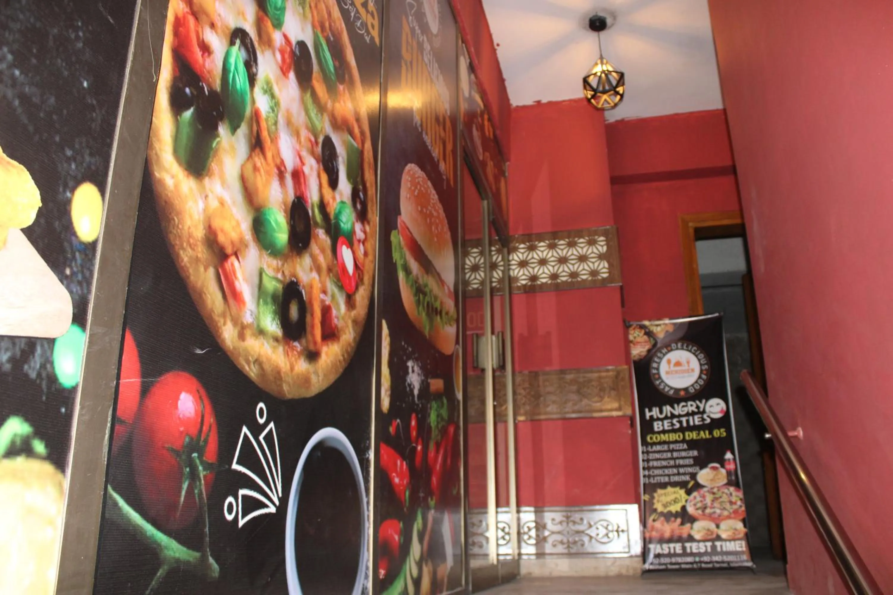 Restaurant/places to eat in Hotel Le Meridien