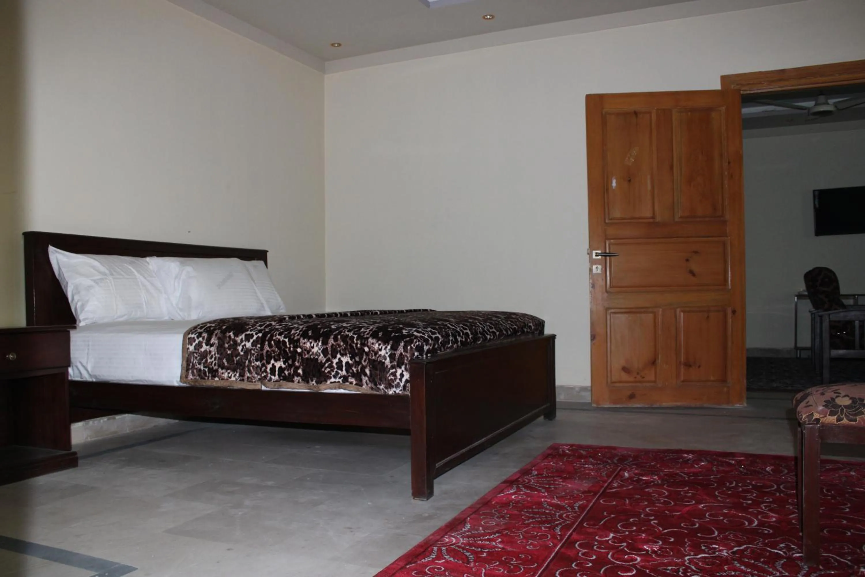 Photo of the whole room, Bed in Hotel Le Meridien