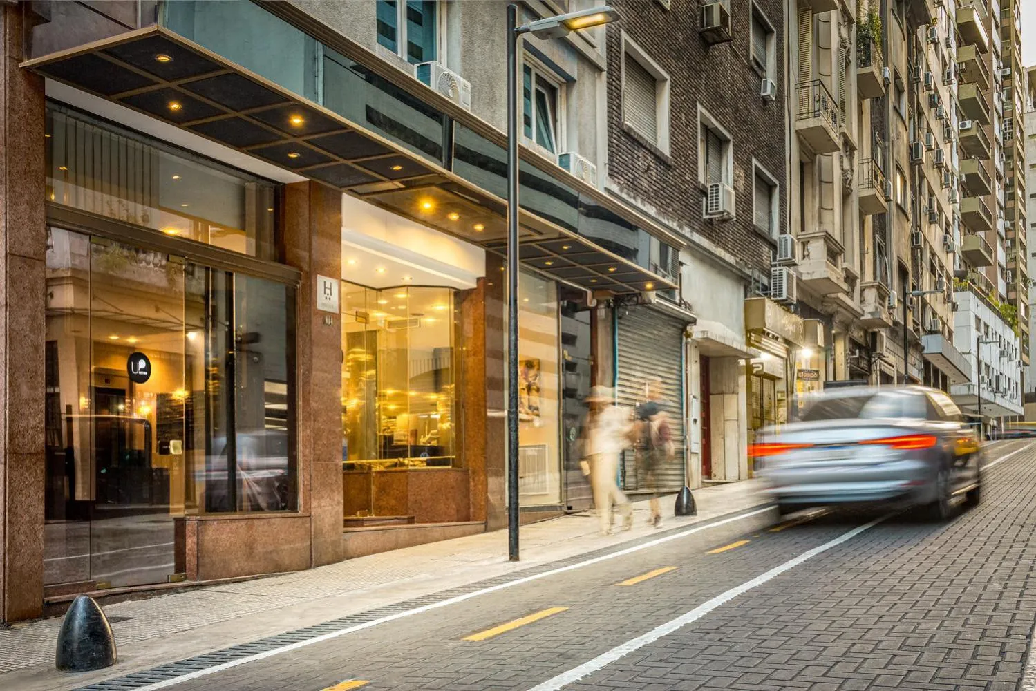 Property building in Up Retiro