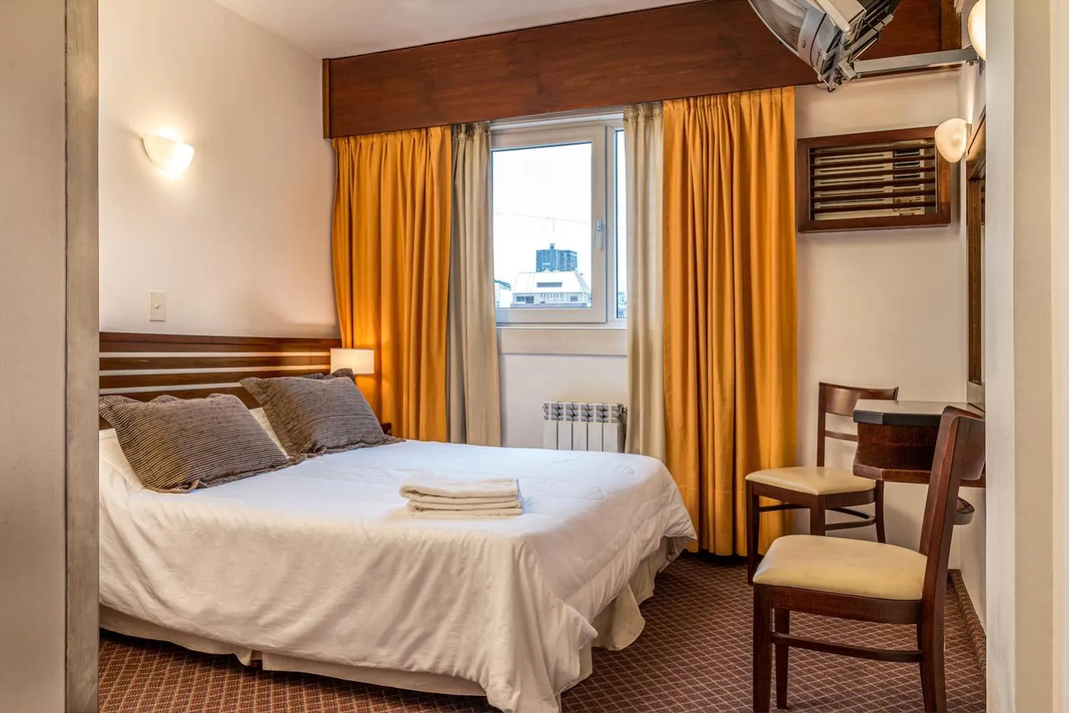 Bedroom, Bed in Up Retiro