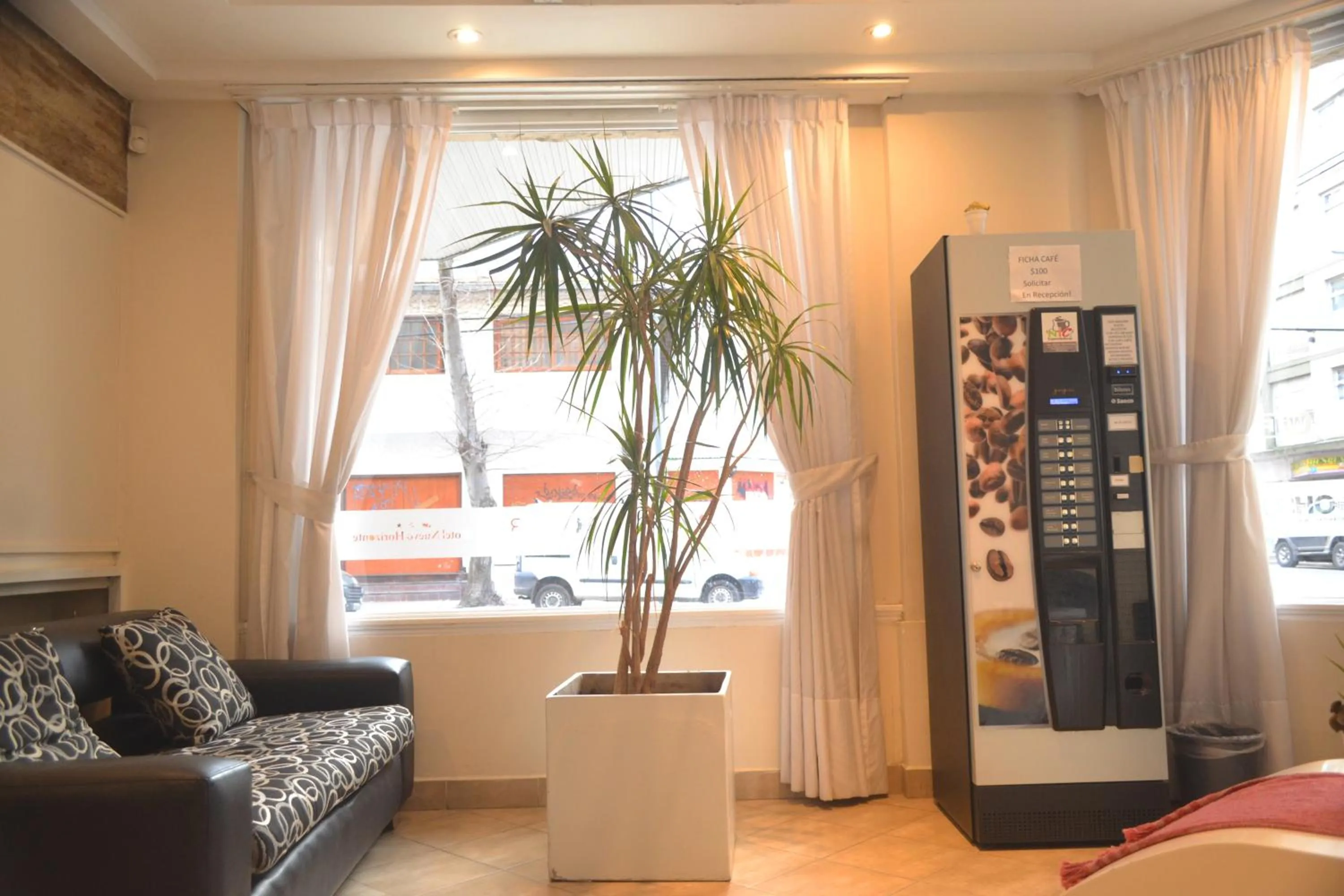Living room in Nuevo Horizonte Hotel