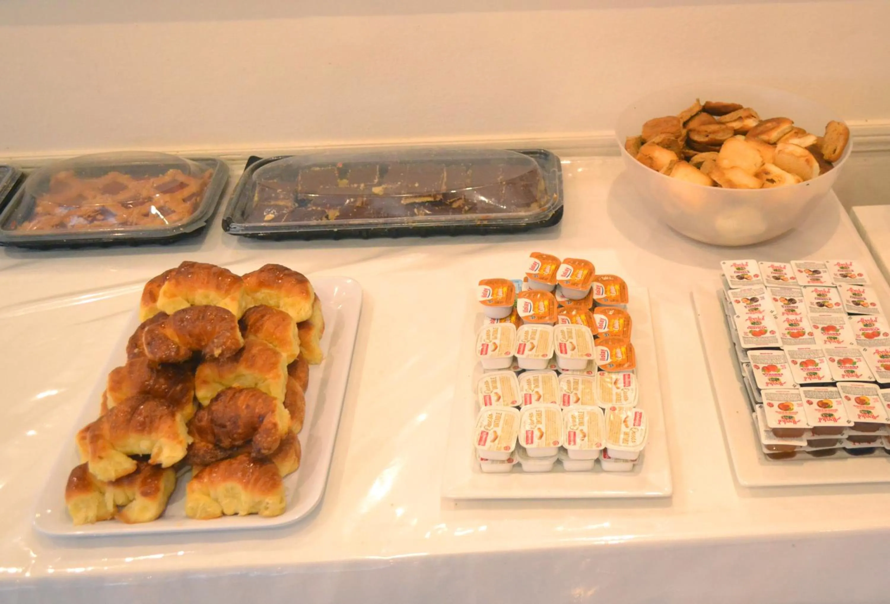 Buffet breakfast in Nuevo Horizonte Hotel