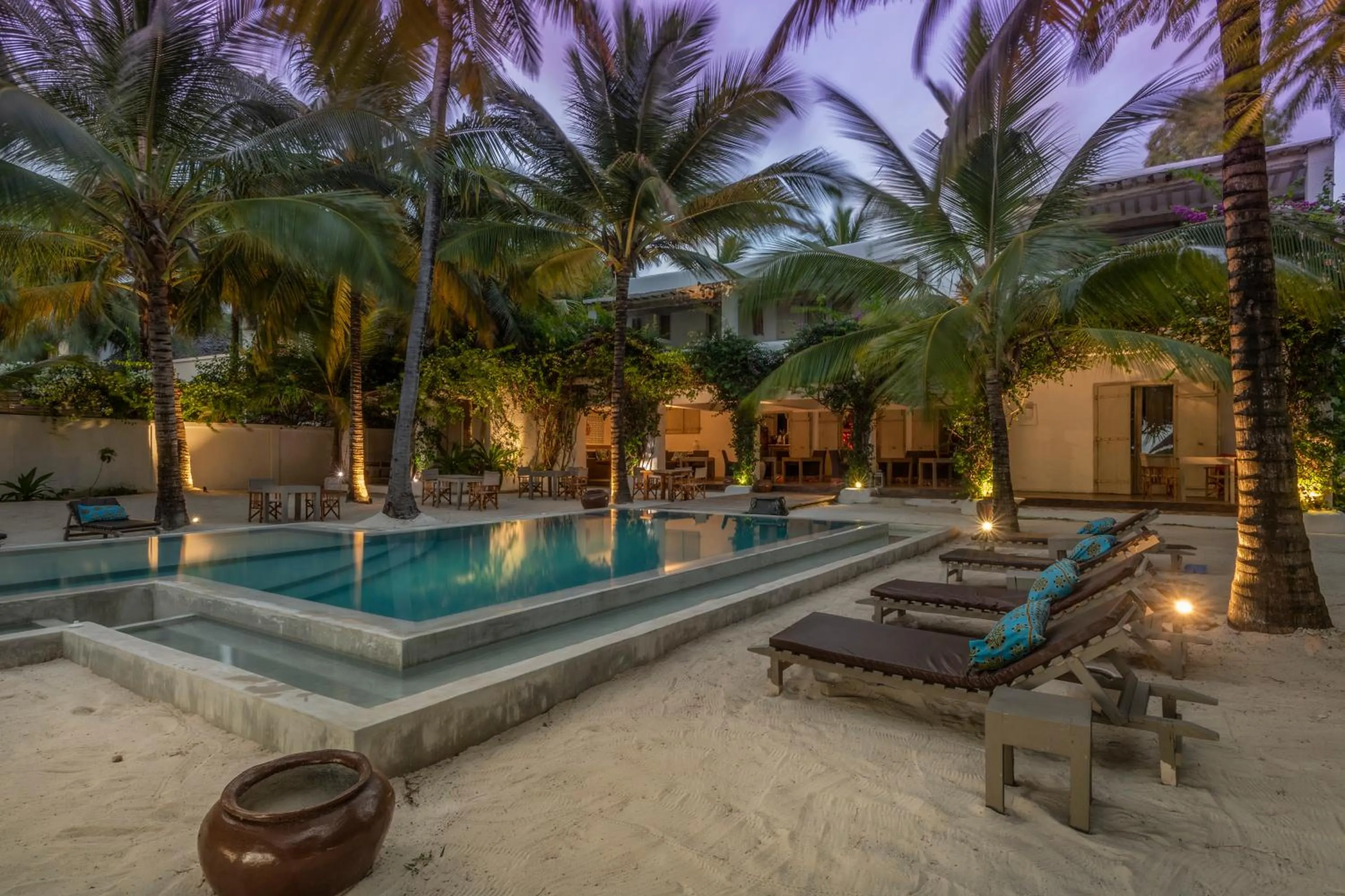 Swimming pool in Uzuri Boutique Hotel