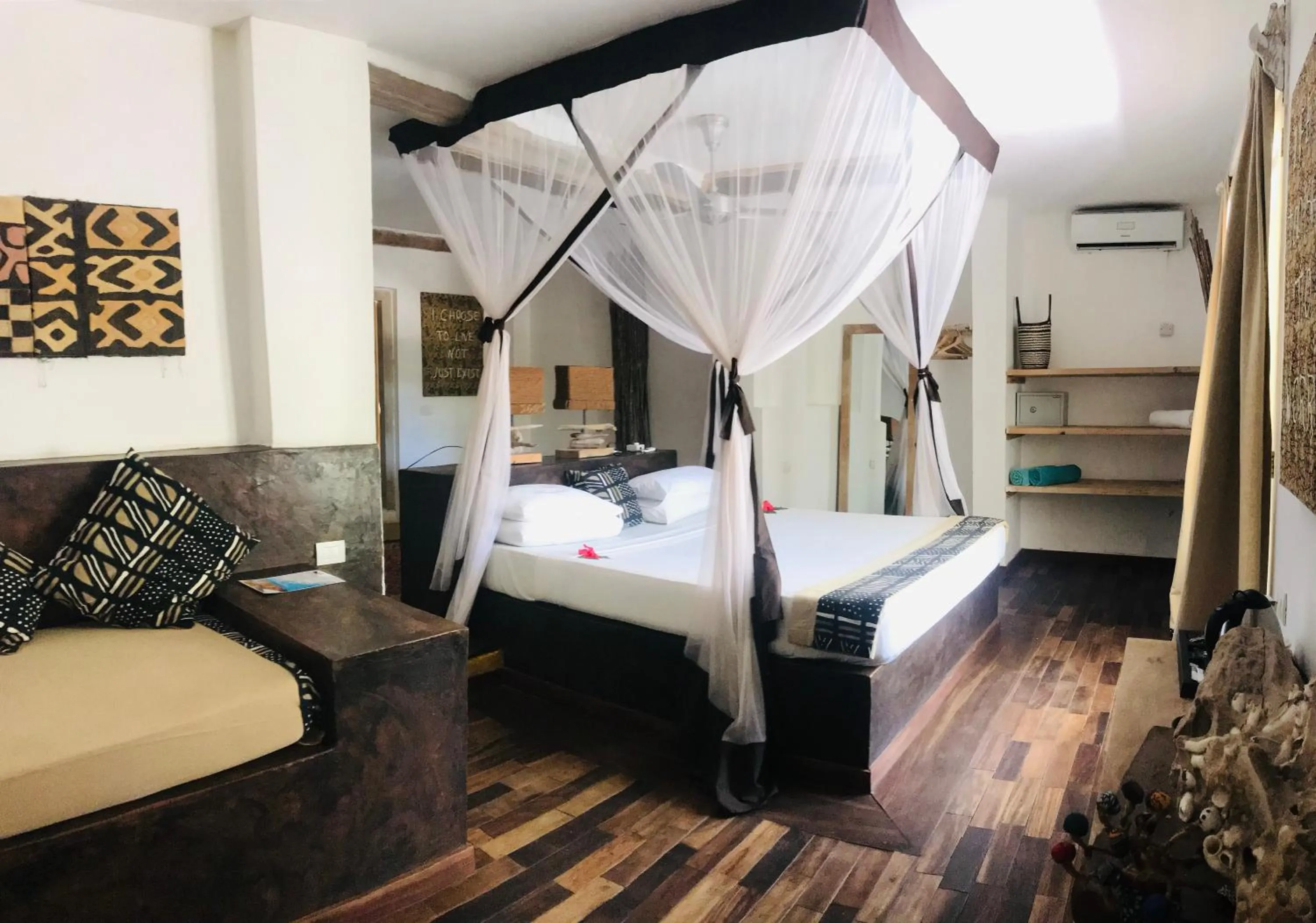 Bedroom, Bed in Uzuri Boutique Hotel